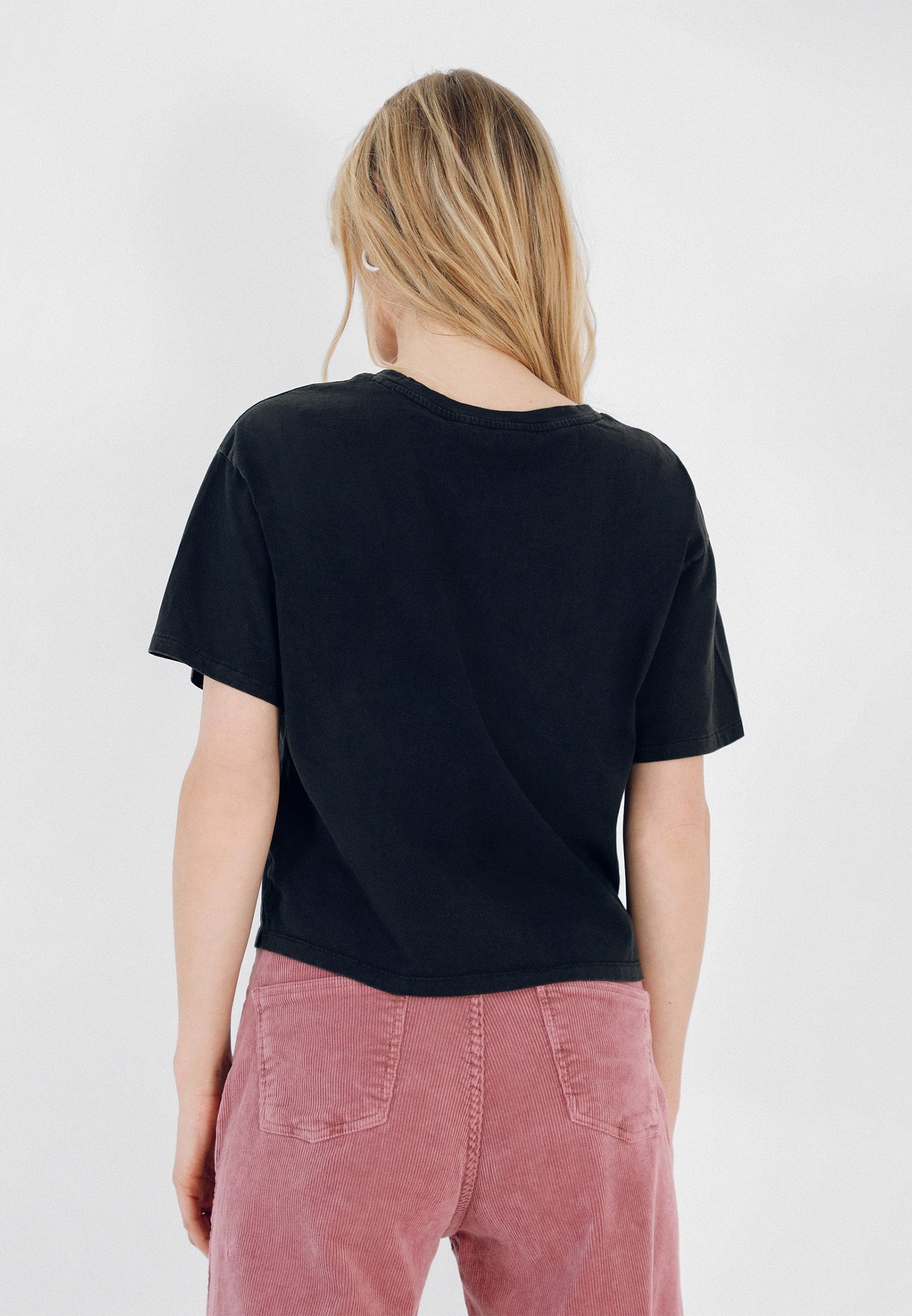 T-SHIRT ALGODÃO CAVEIRA TACHAS
