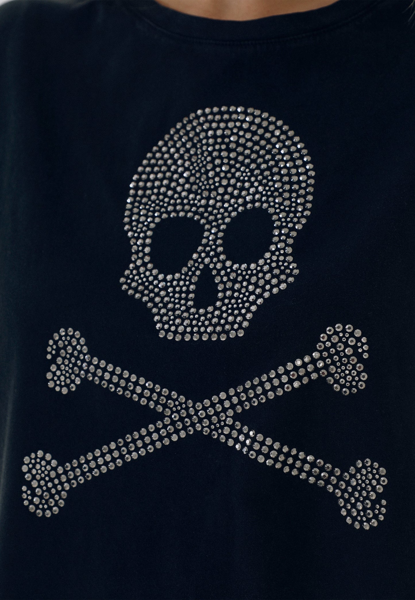 T-SHIRT ALGODÃO CAVEIRA TACHAS