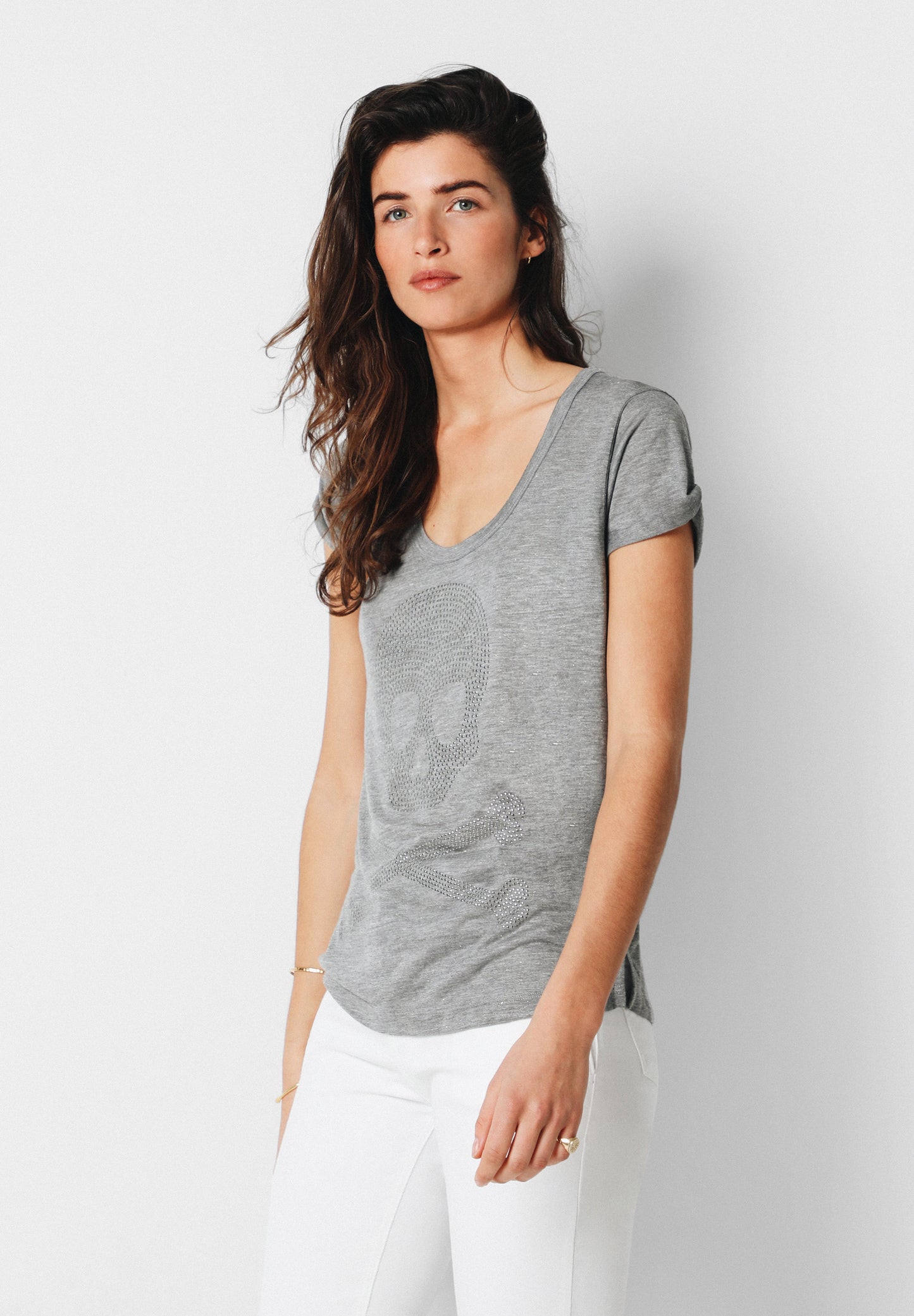 T-SHIRT LOGÓTIPO GRANDE TACHAS