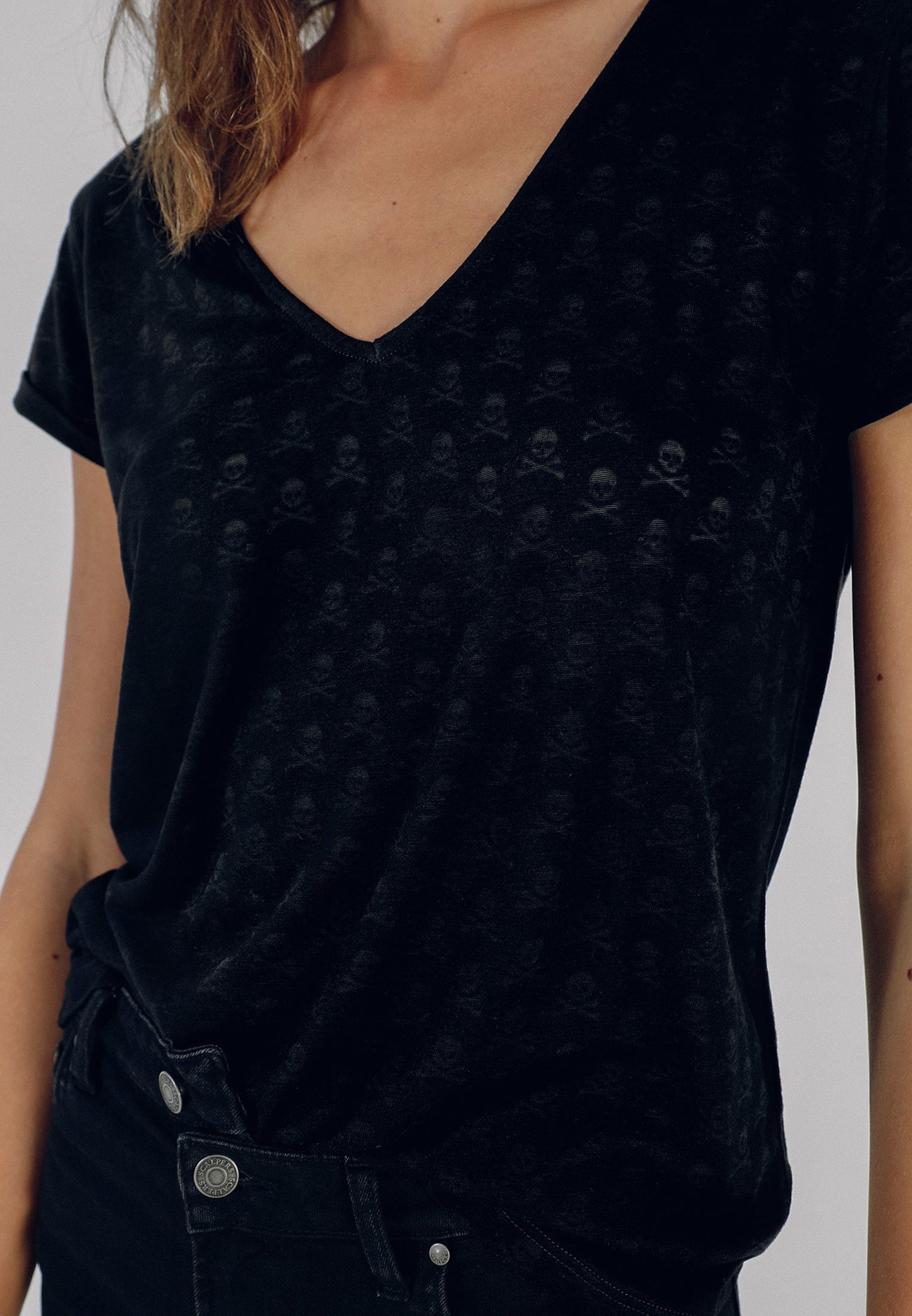 T-SHIRT COM ALL OVER PRINT DE SKULLS