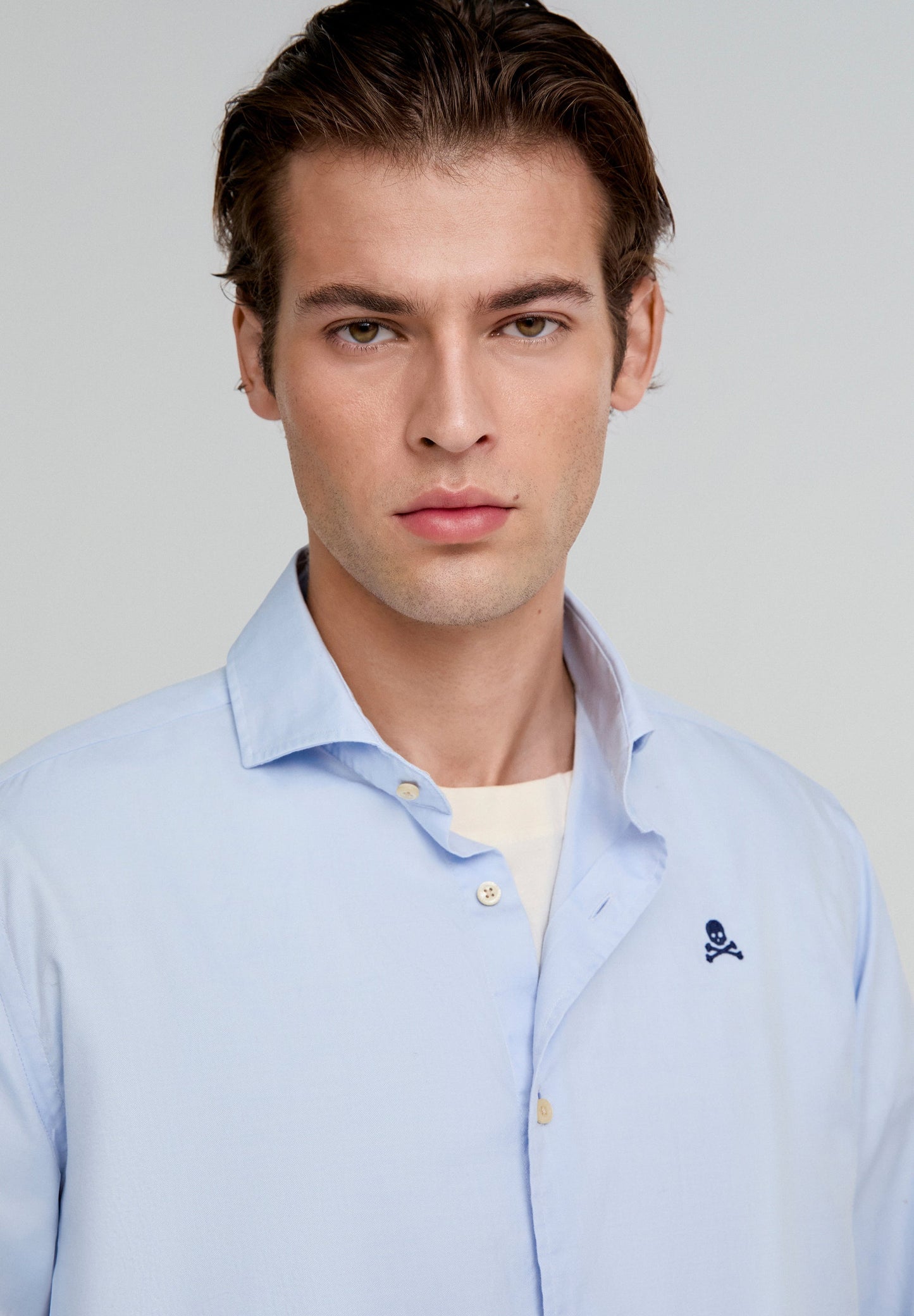 CAMISA COM LOGÓTIPO A CONTRASTAR