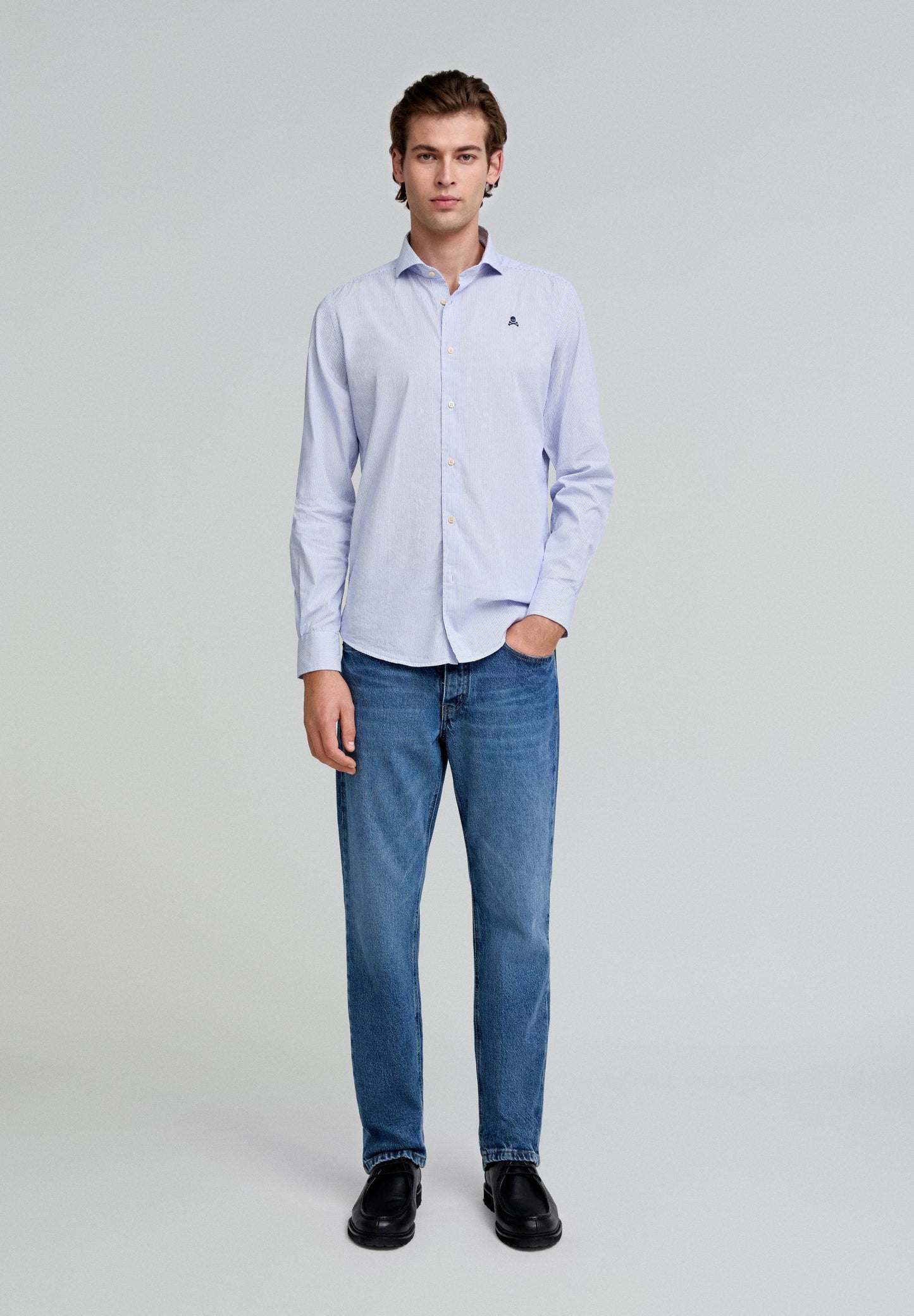 CAMISA RISCAS LOGÓTIPO CONTRASTE