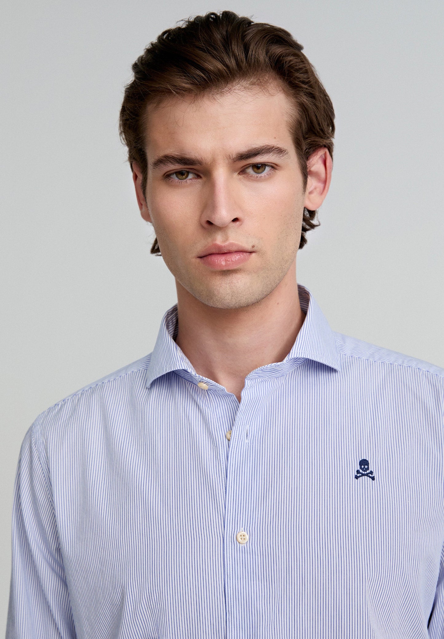CAMISA RISCAS LOGÓTIPO CONTRASTE