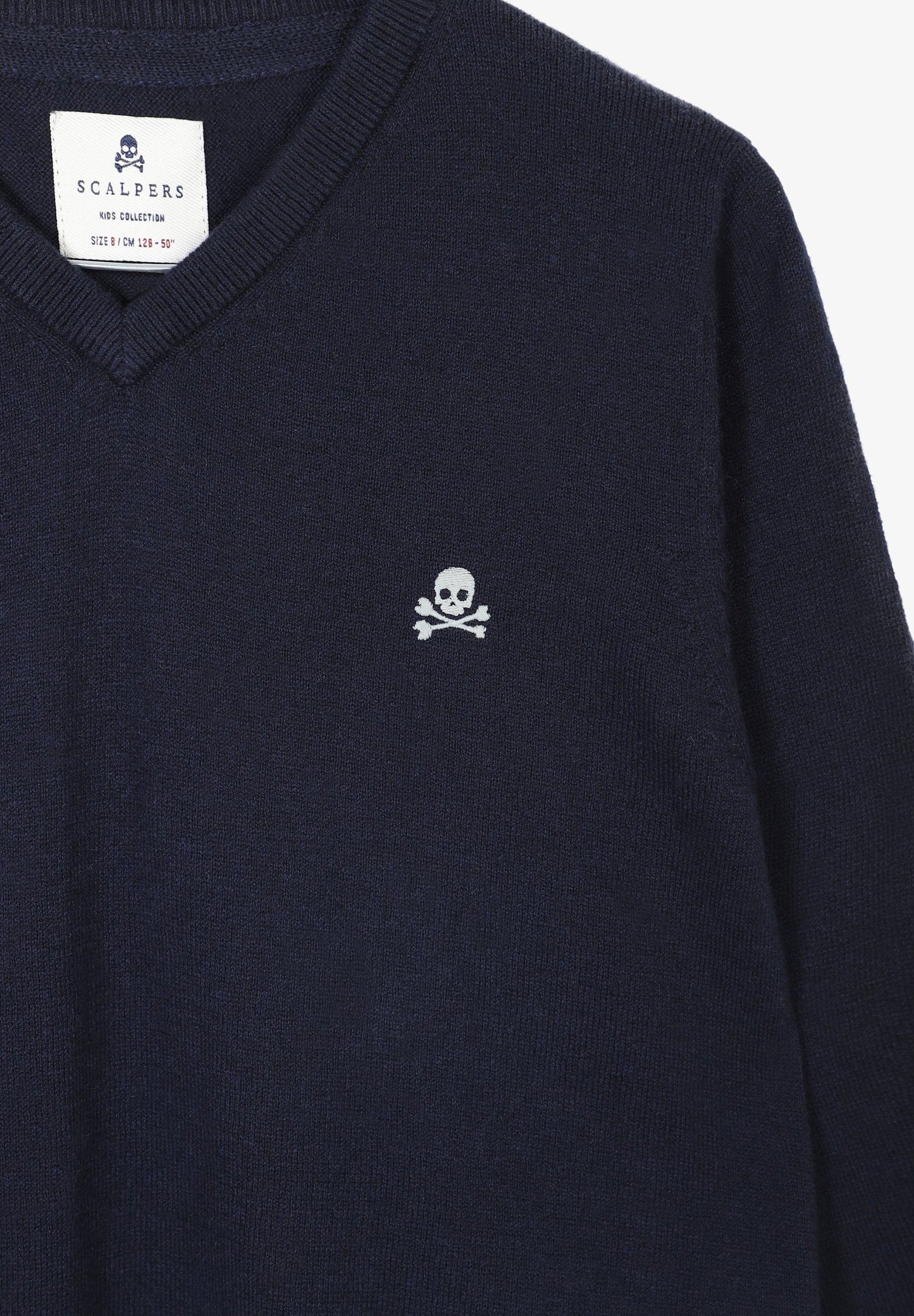 SWEATER GOLA EM BICO COM LOGÓTIPO