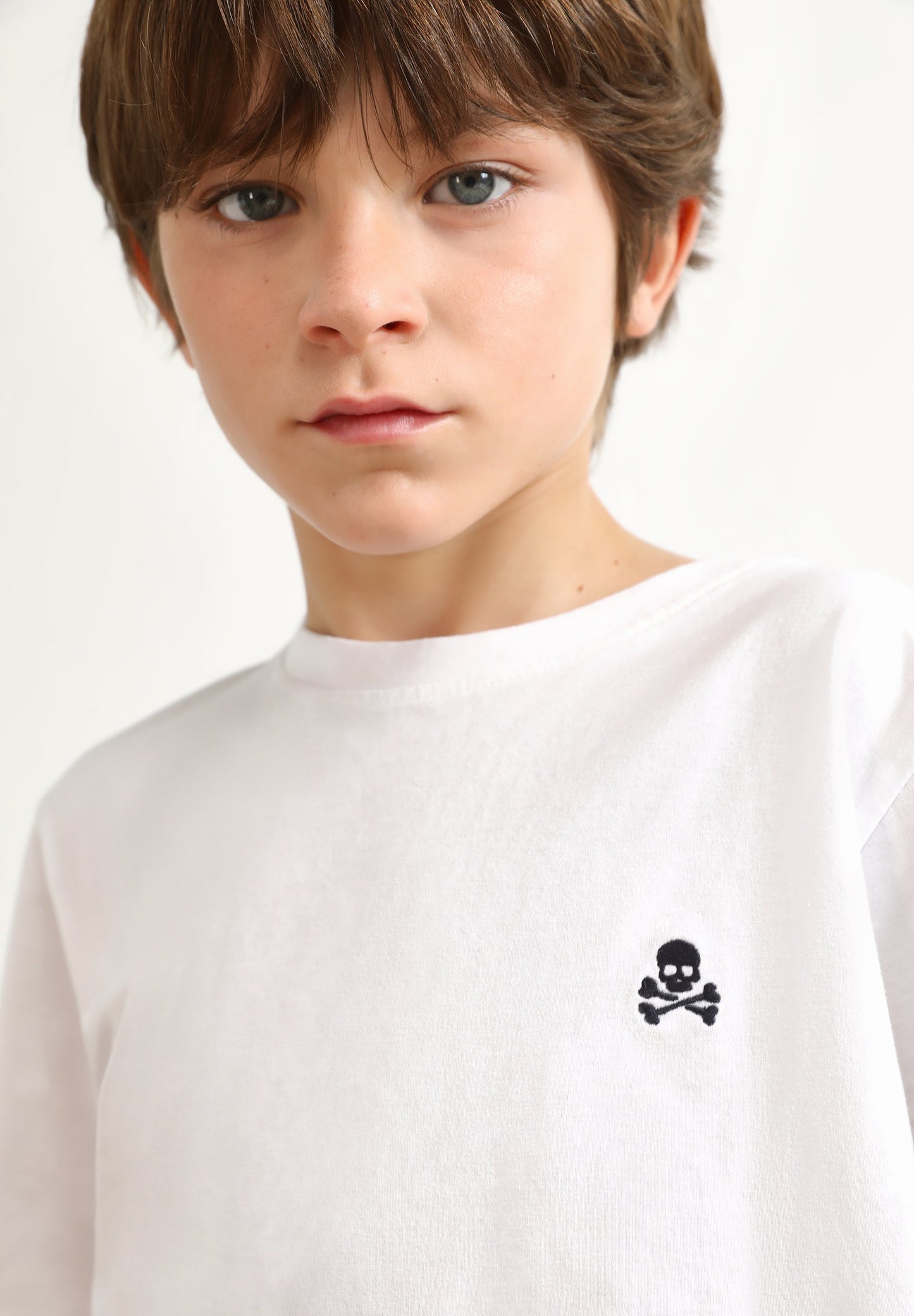 T-SHIRT BÁSICA COM SKULL