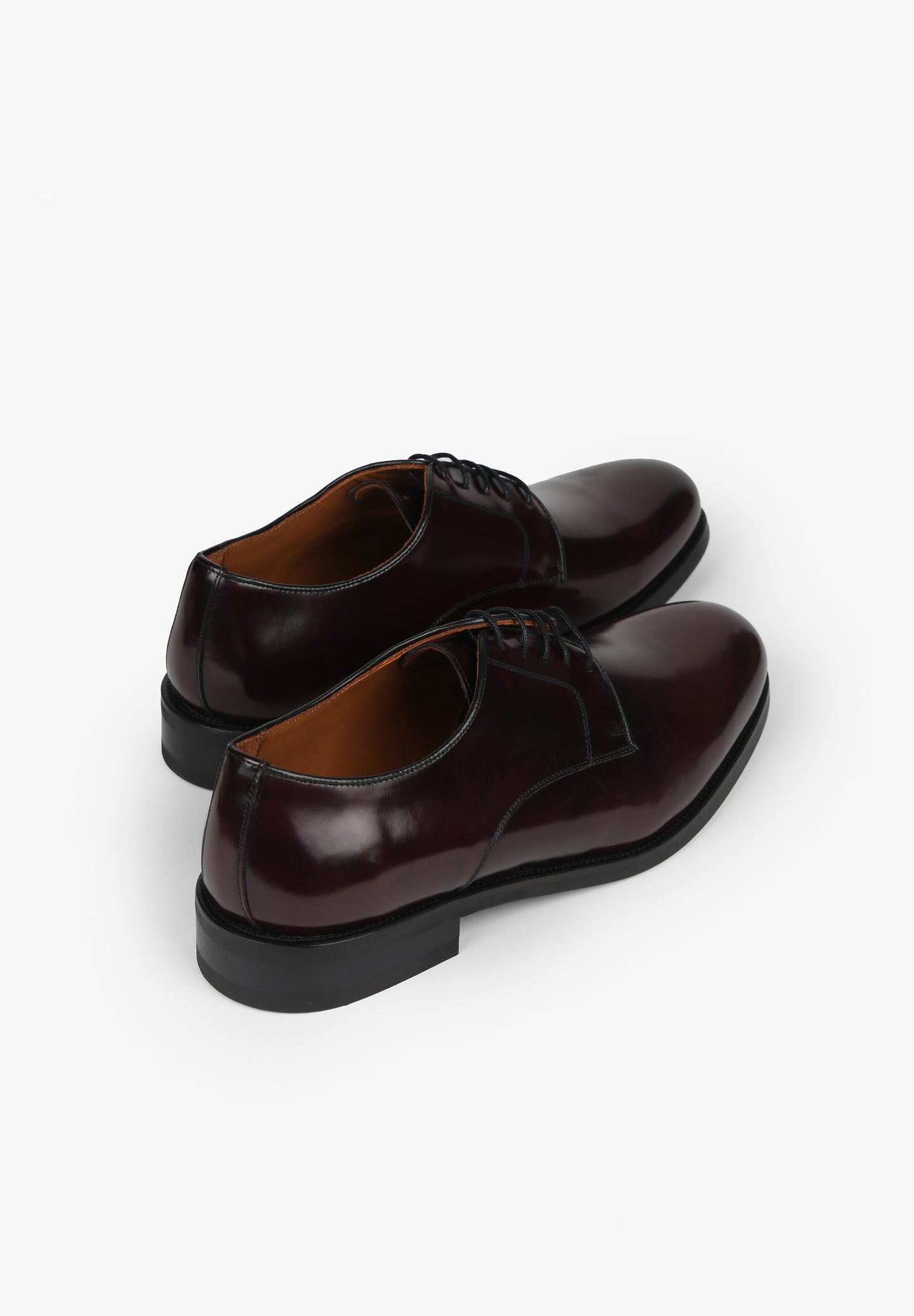 SAPATOS DE PELE COM CORDÕES
