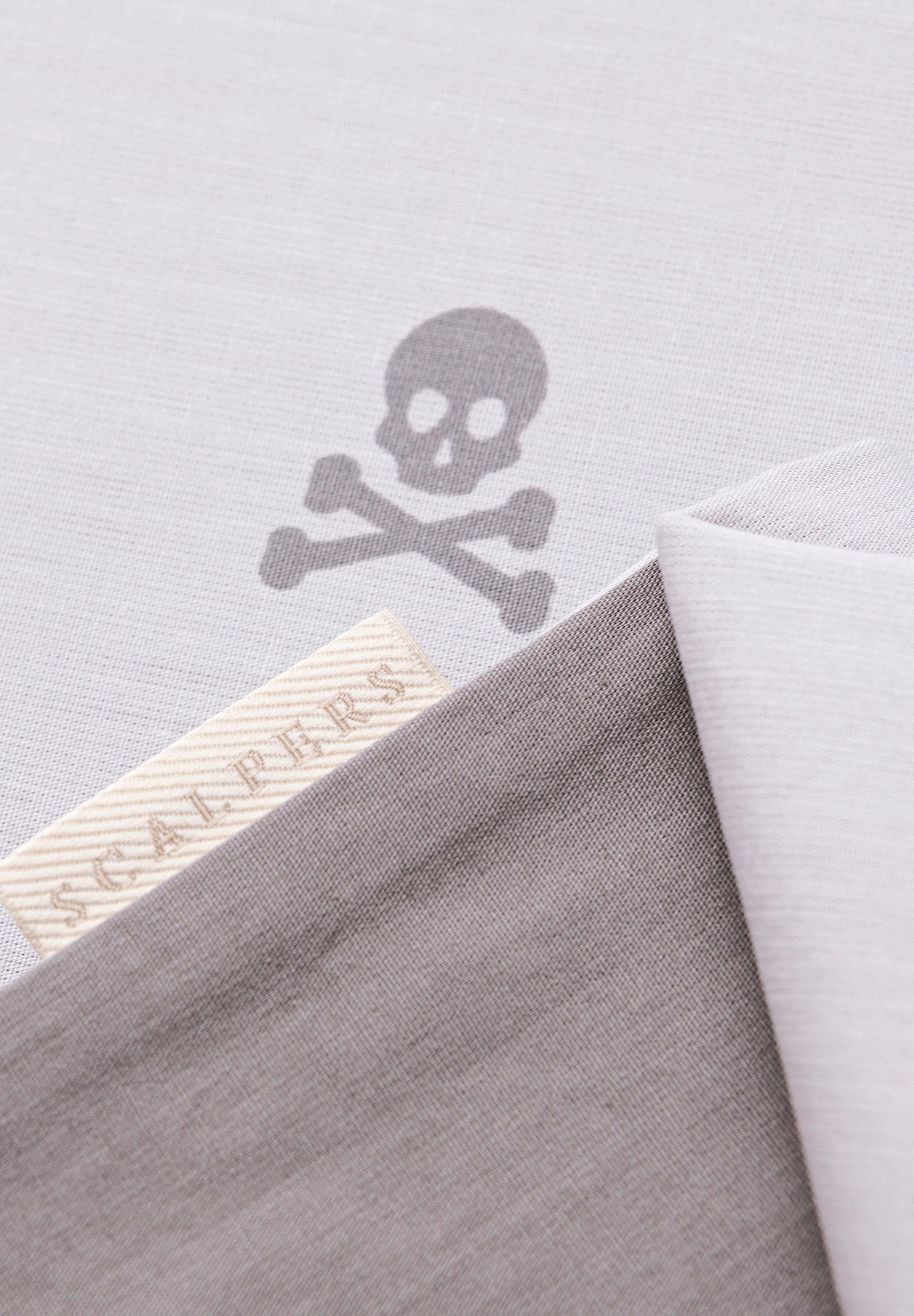 CAMA 150 CM | CONJUNTO DE CAPA DE EDREDÃO E ALMOFADAS SKULLS