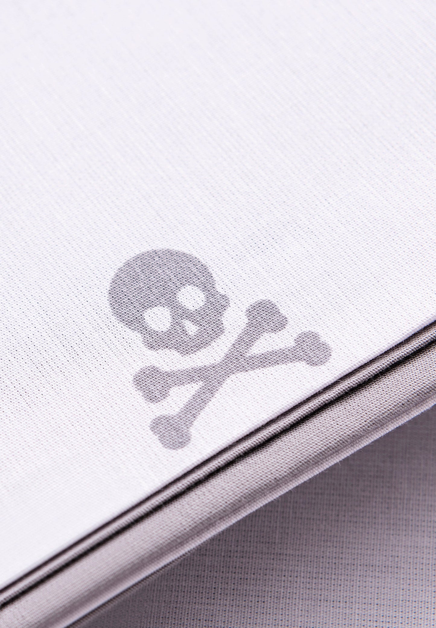 CAMA 150 CM | CONJUNTO DE CAPA DE EDREDÃO E ALMOFADAS SKULLS
