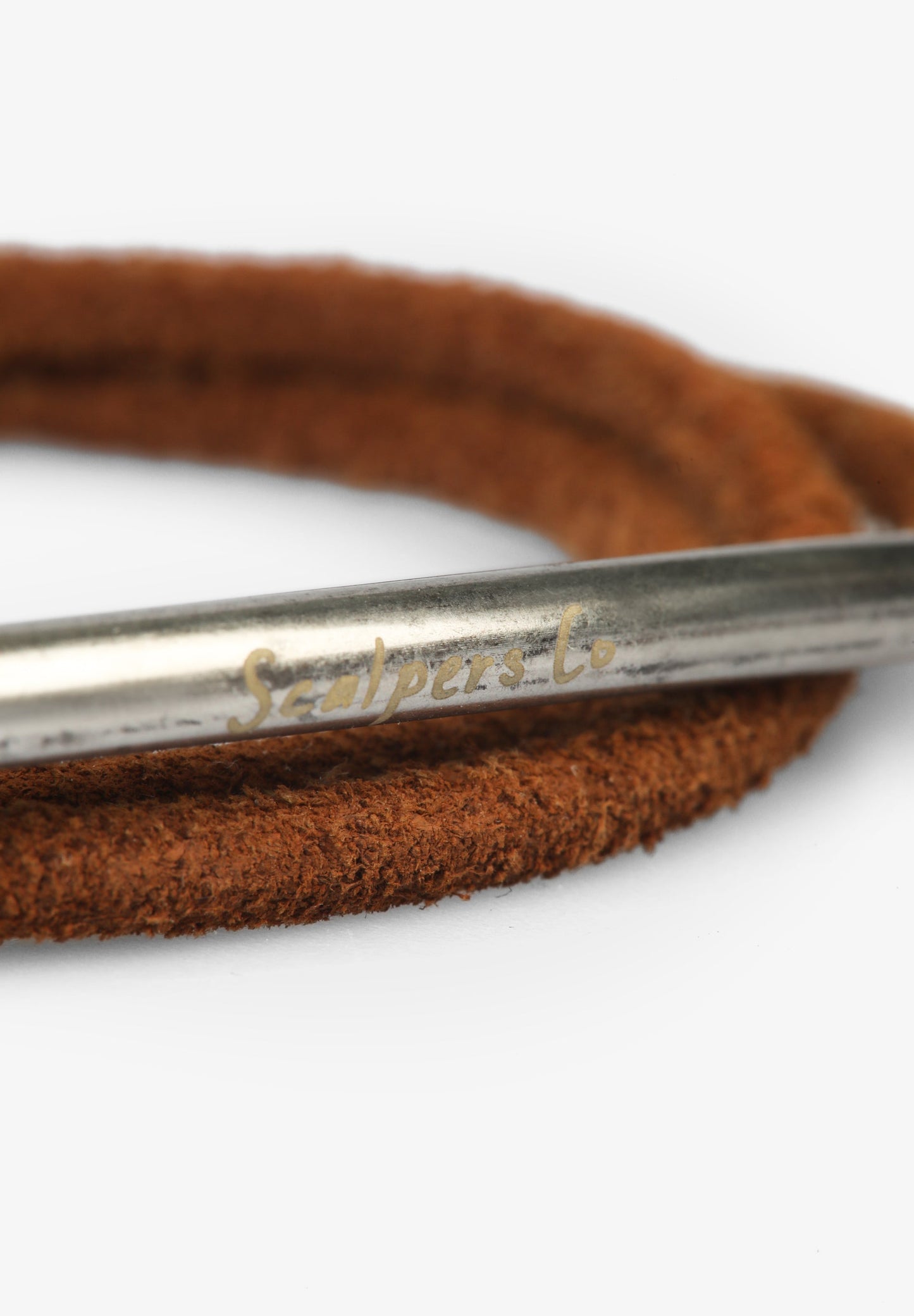 PULSEIRA DE CORDÃO COM PORMENOR METÁLICO