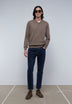 SWEATER COM DECOTE EM V DE CAXEMIRA