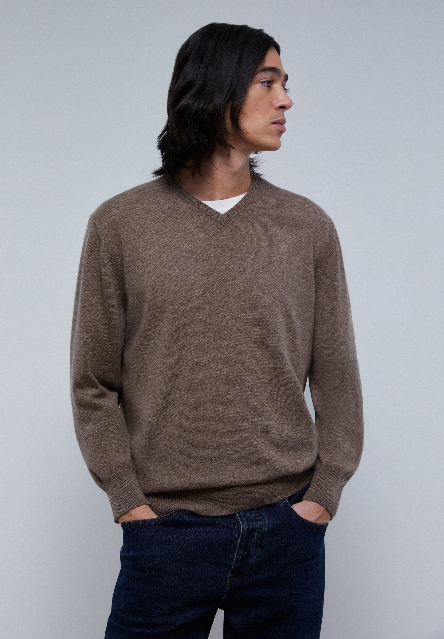 SWEATER COM DECOTE EM V DE CAXEMIRA