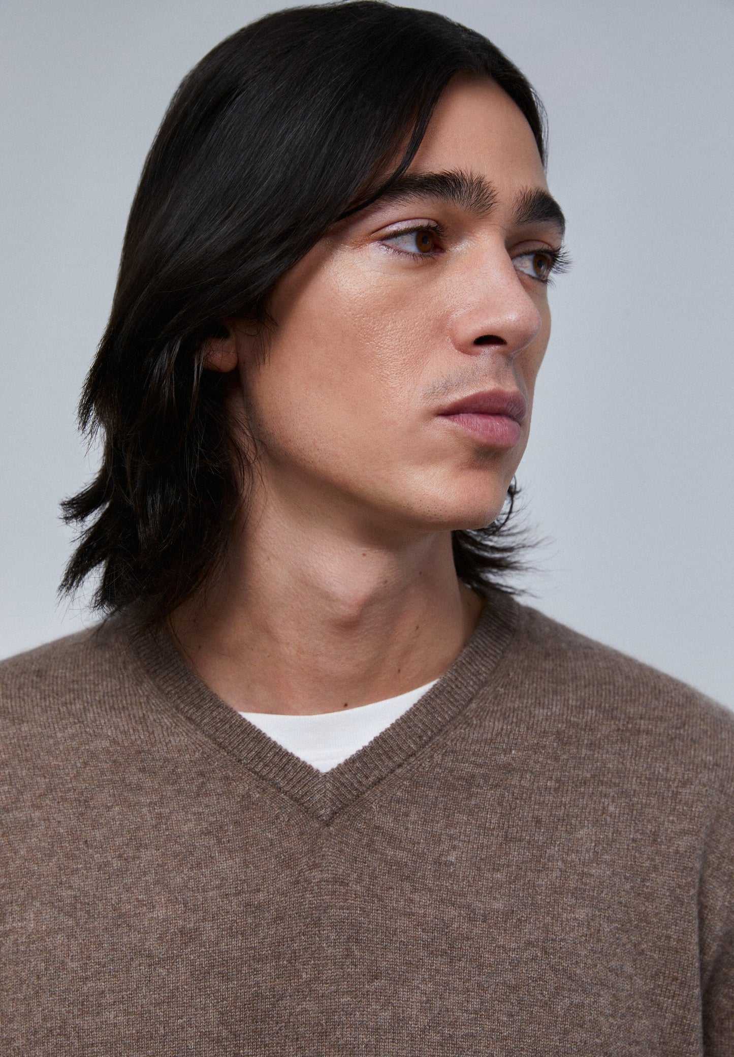SWEATER COM DECOTE EM V DE CAXEMIRA