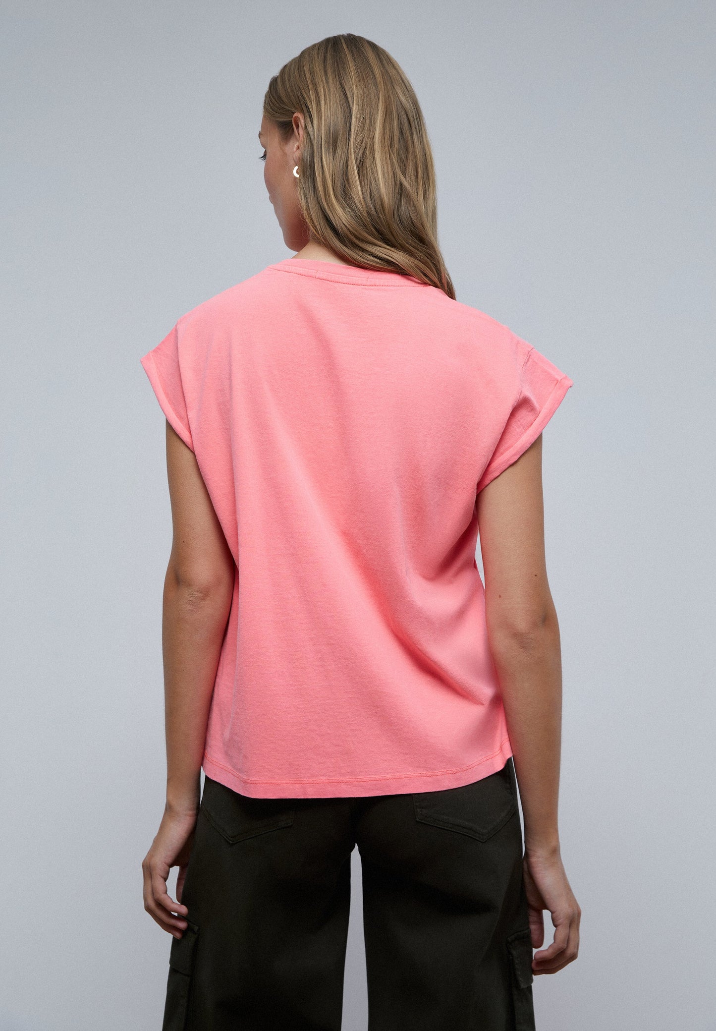T-SHIRT COM SKULL DE FIO METALIZADO