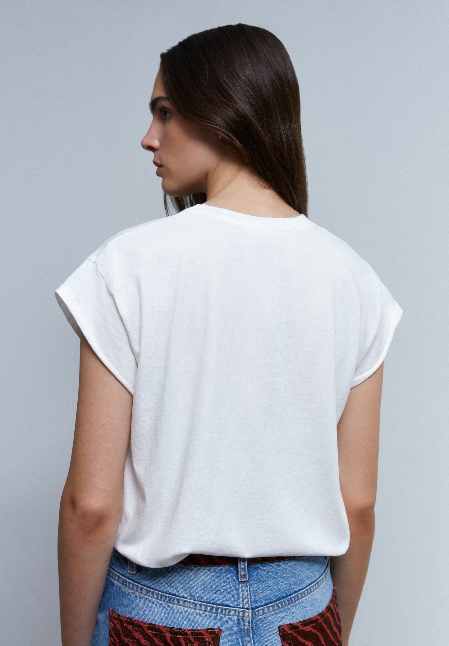T-SHIRT COM SKULL DE FIO METALIZADO