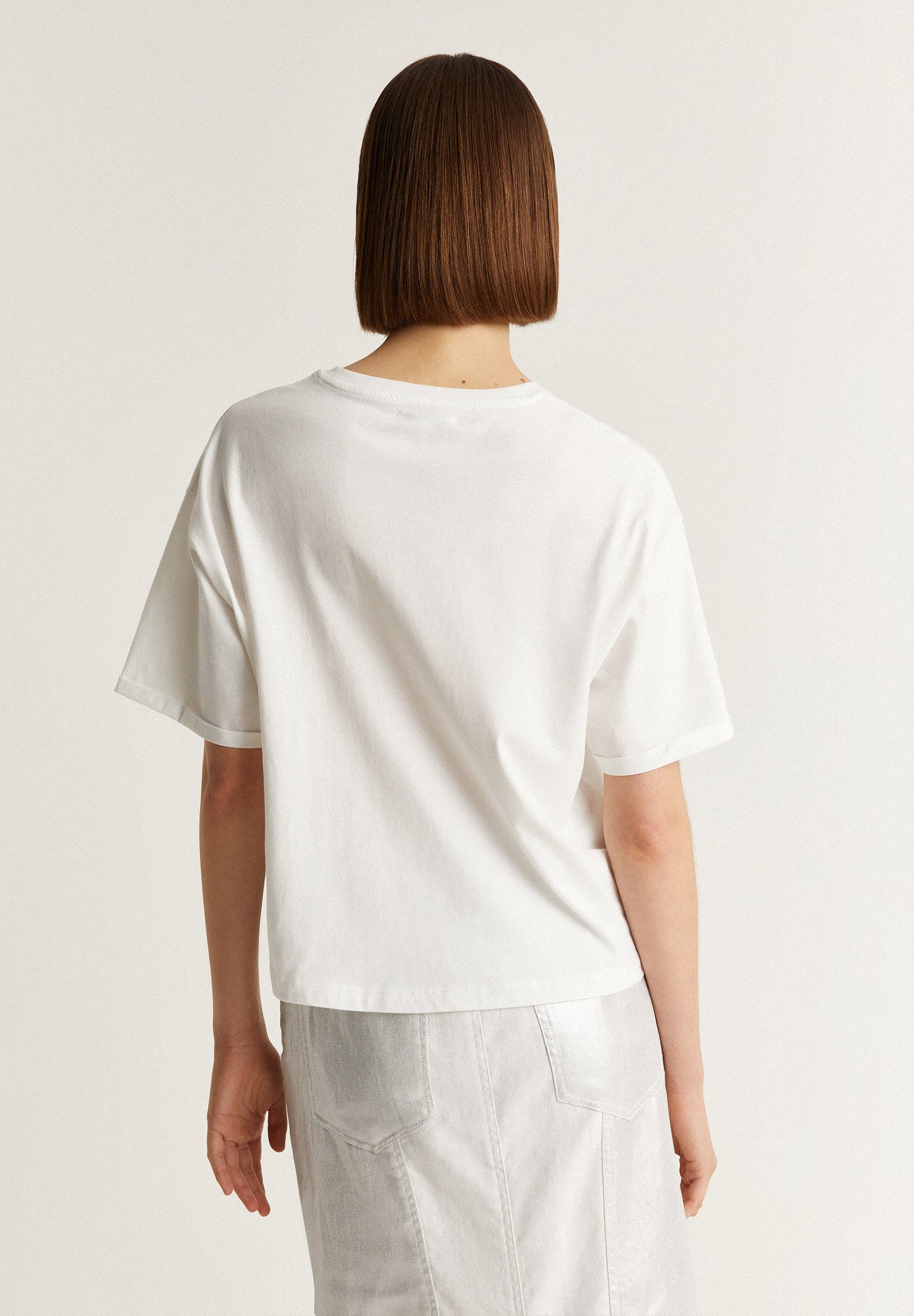 T-SHIRT PORMENOR FRANZIDO LOGÓTIPO BORDADO