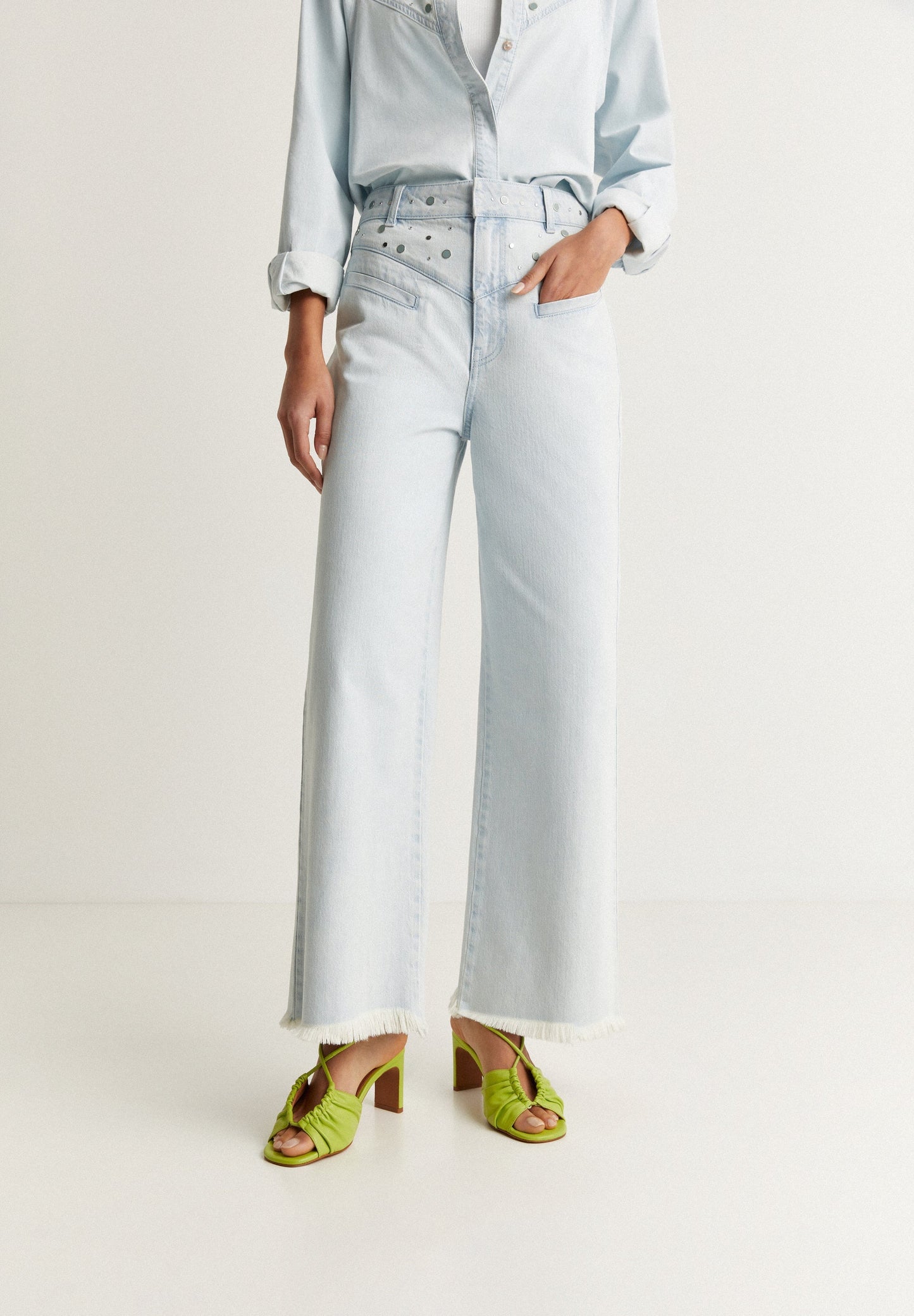 CALÇAS JEANS CULOTTE PORMENOR TACHAS