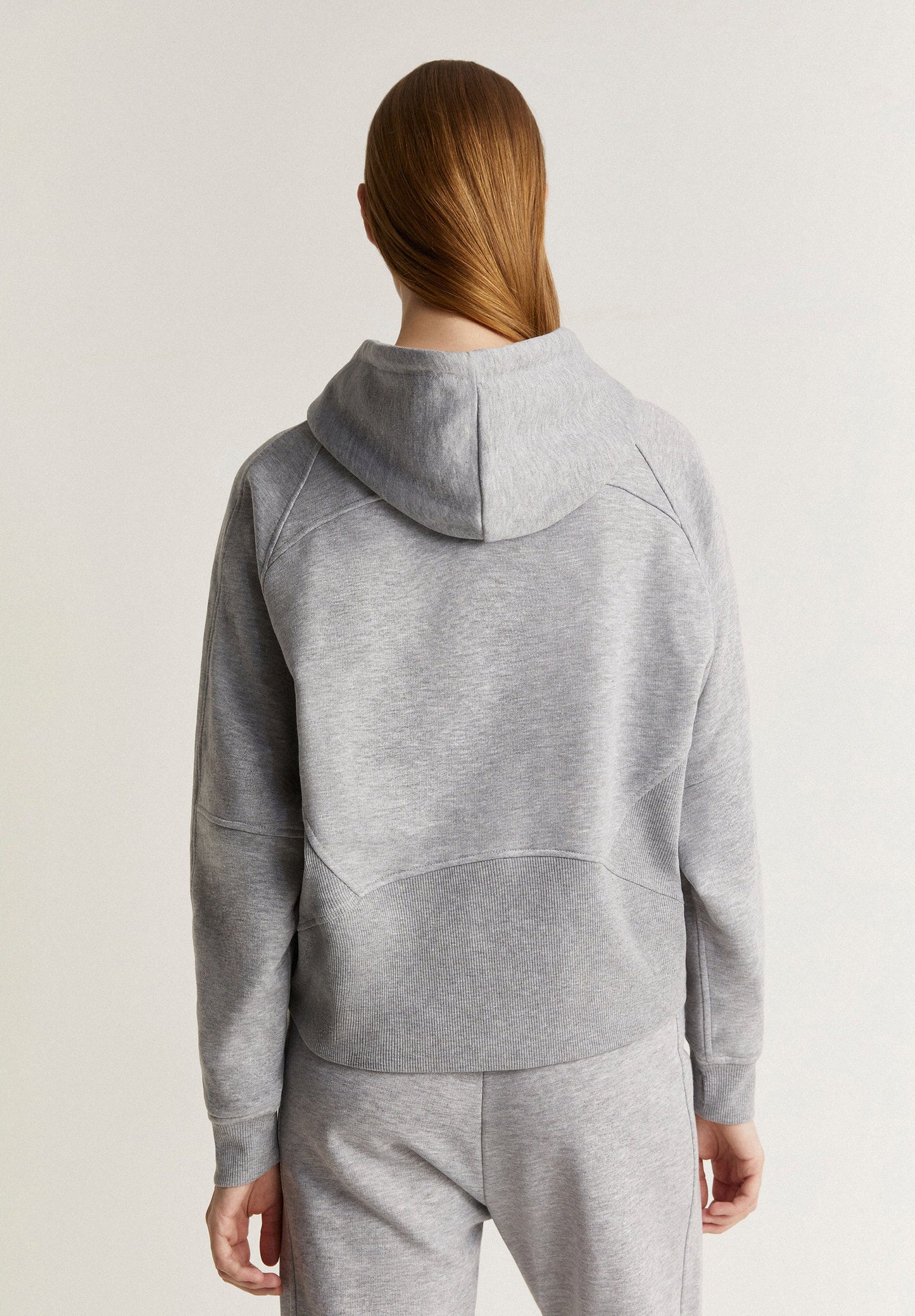 SWEATSHIRT COM CAPUZ E CORDÕES