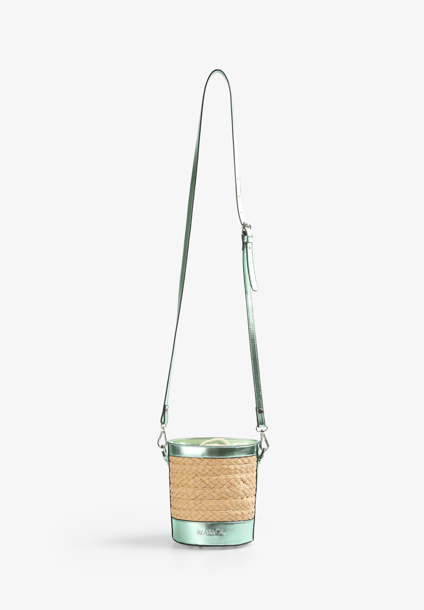 BUCKET BAG RÁFIA PORMENOR METALIZADO