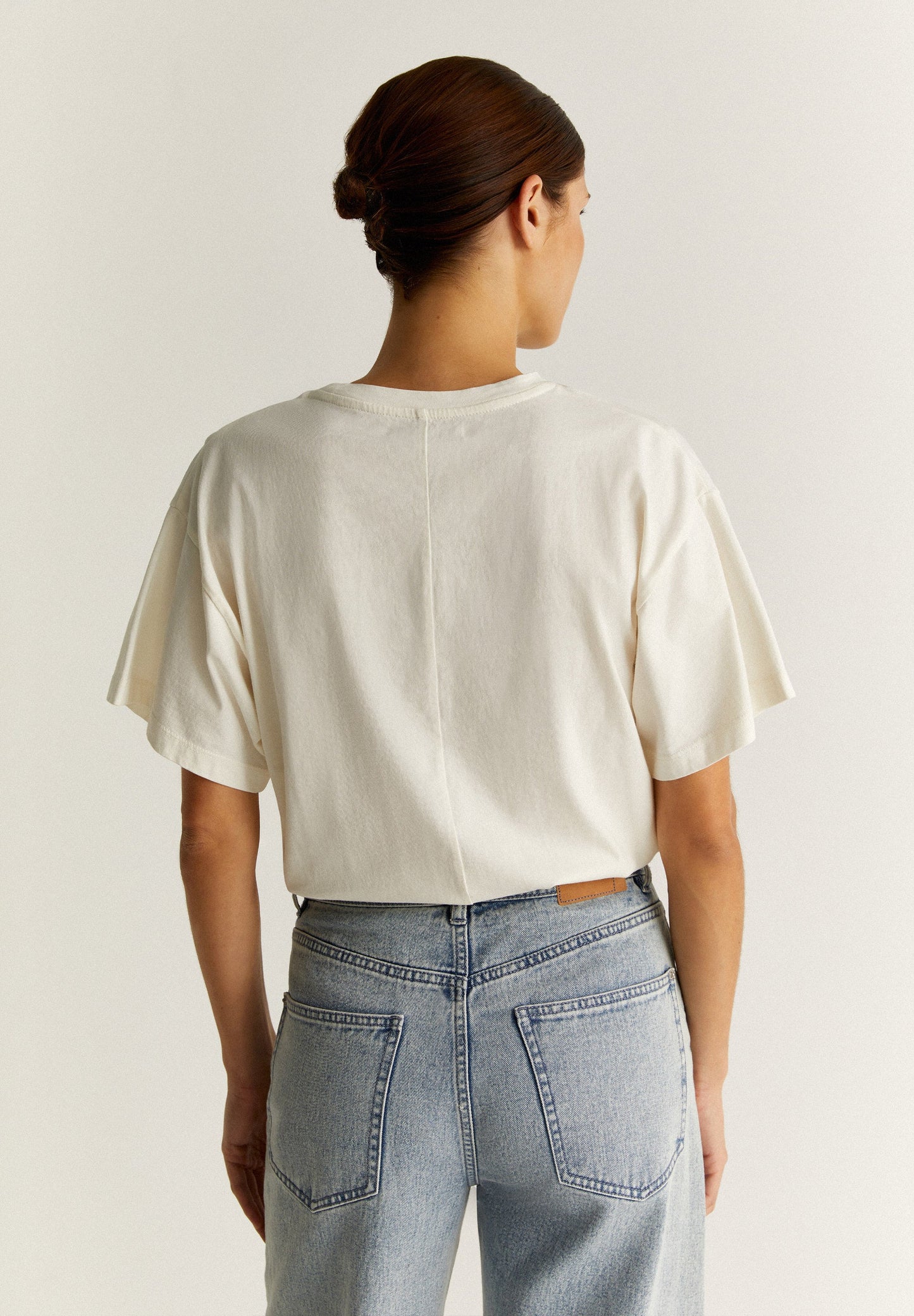 T-SHIRT COM FRANZIDOS NO PEITO