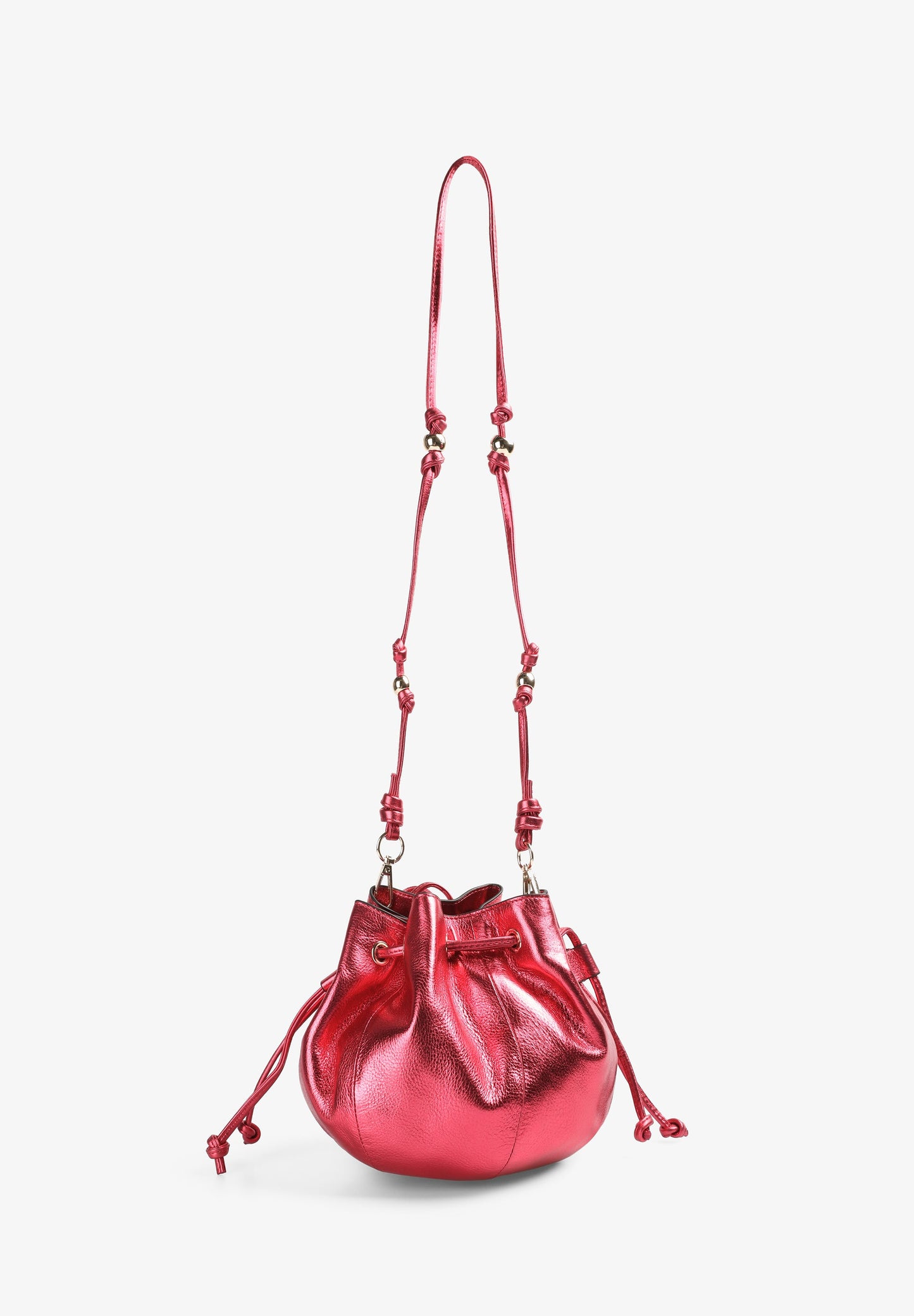 BOLSA BUCKET BAG EM PELE METALIZADA