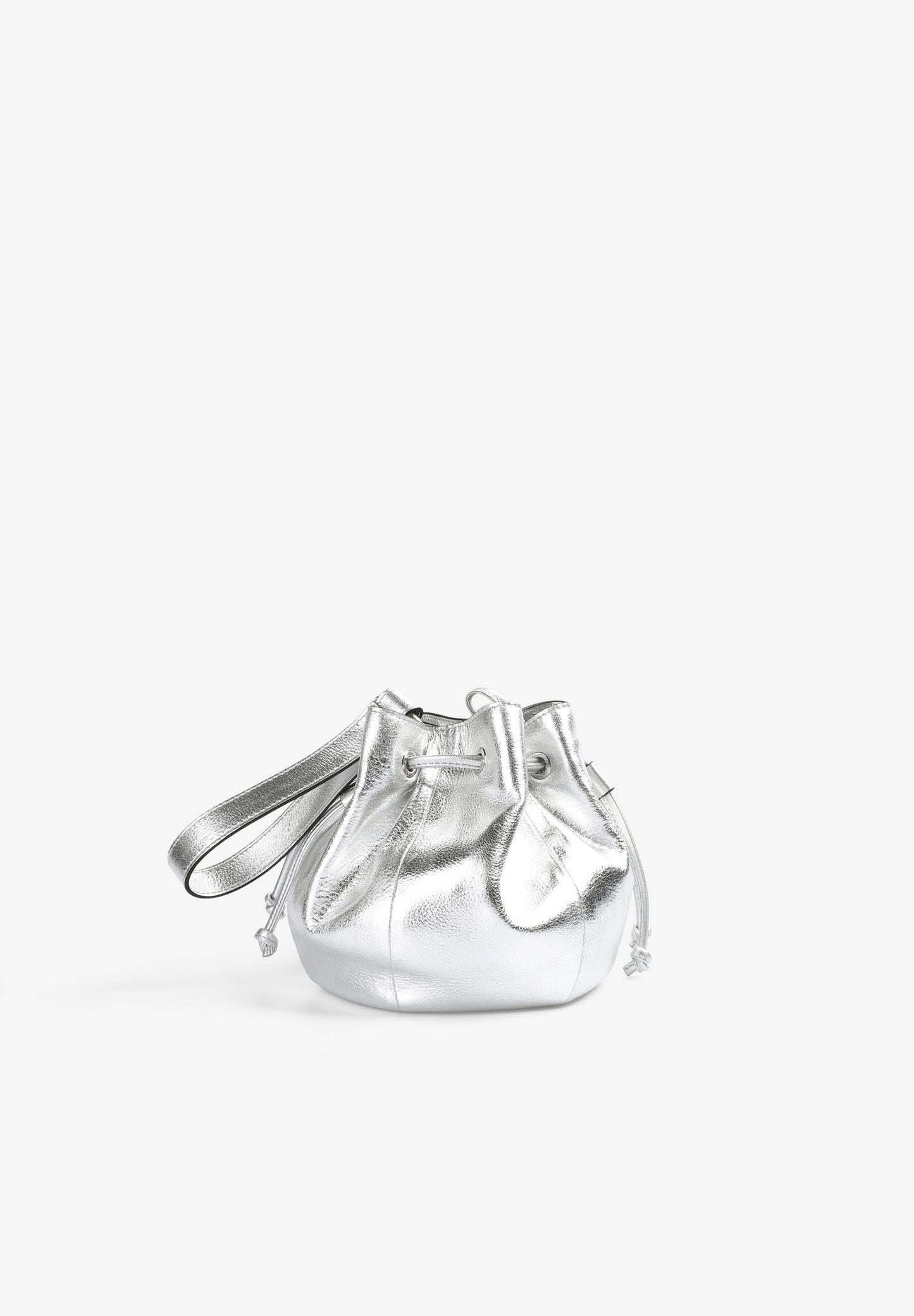 BOLSA BUCKET BAG EM PELE METALIZADA