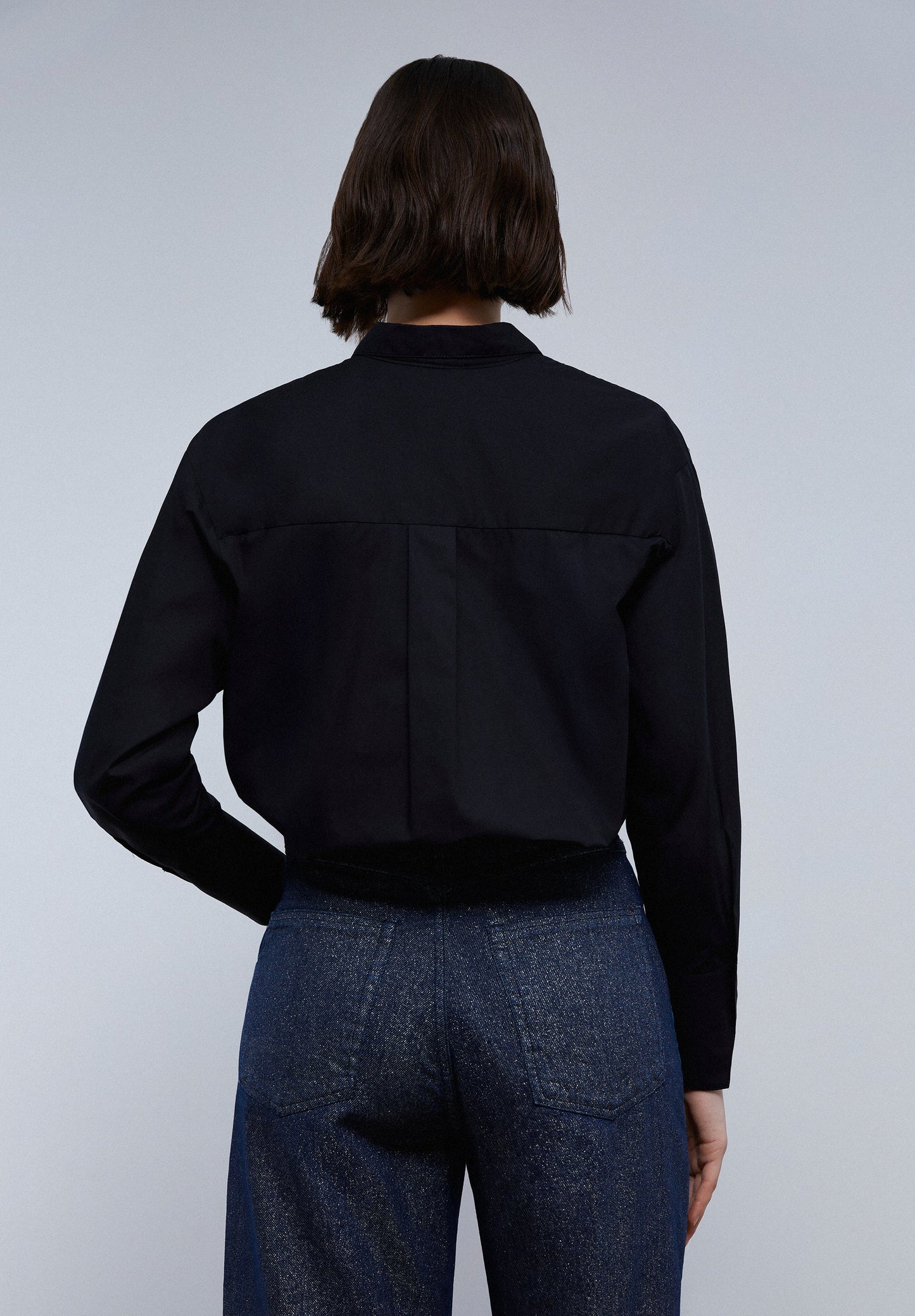 CAMISA COM PORMENOR DE STRASS
