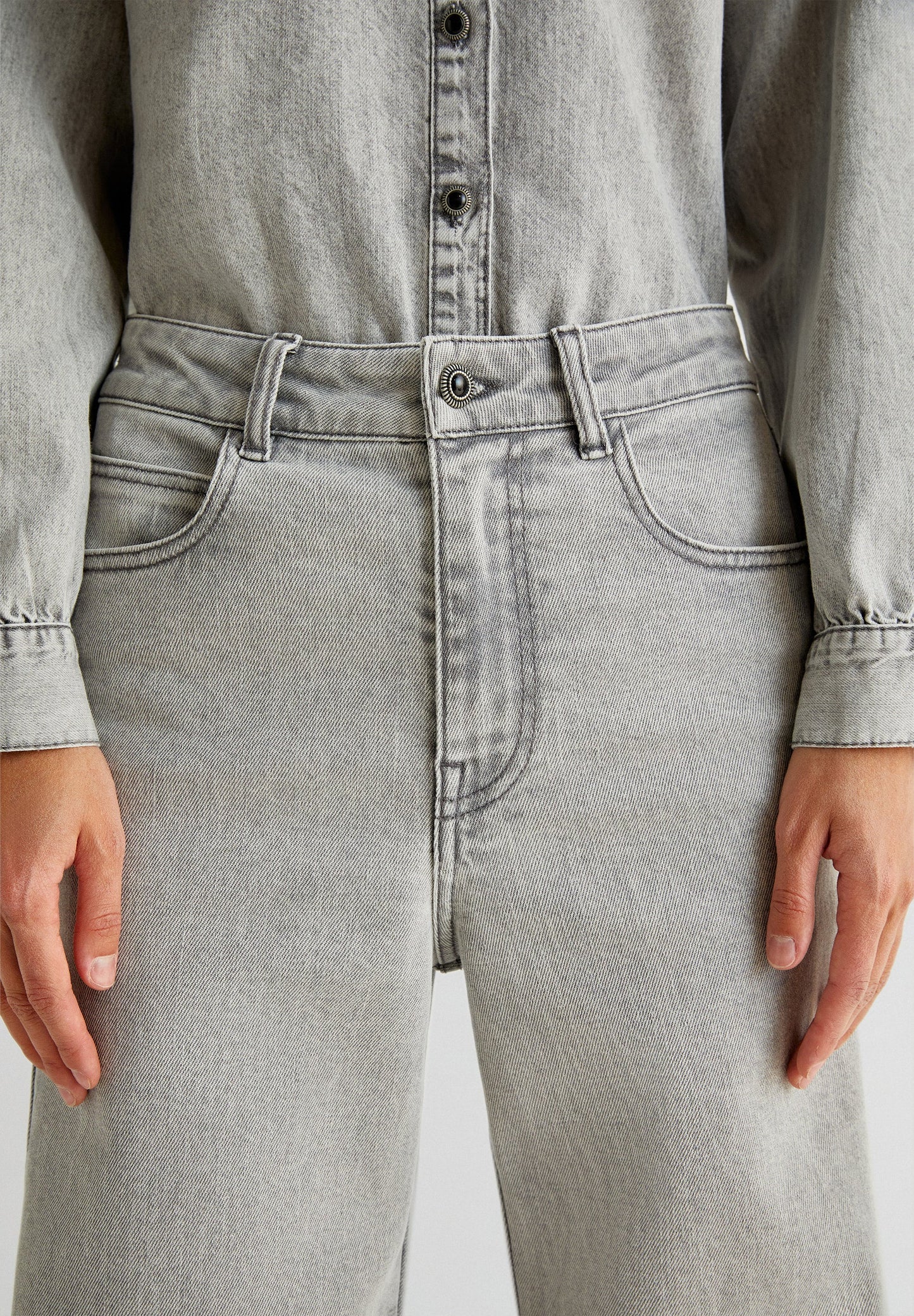 JEANS BOCA DE SINO DESBOTADOS