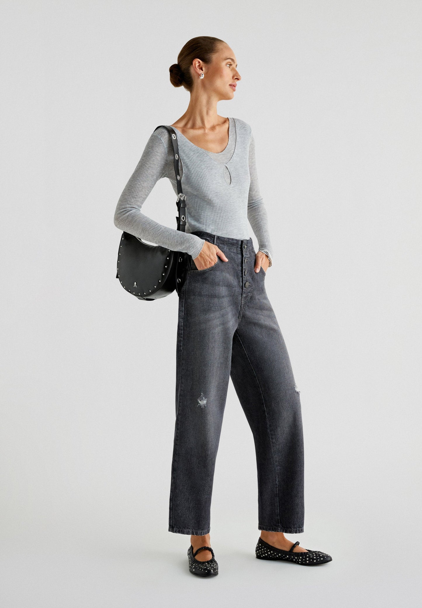 JEANS DIREITOS COM RASGÕES