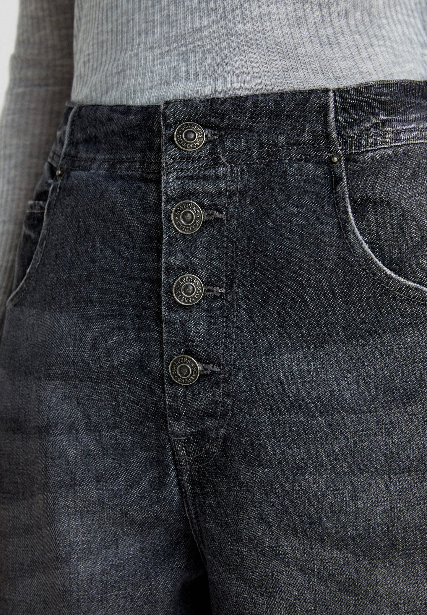 JEANS DIREITOS COM RASGÕES