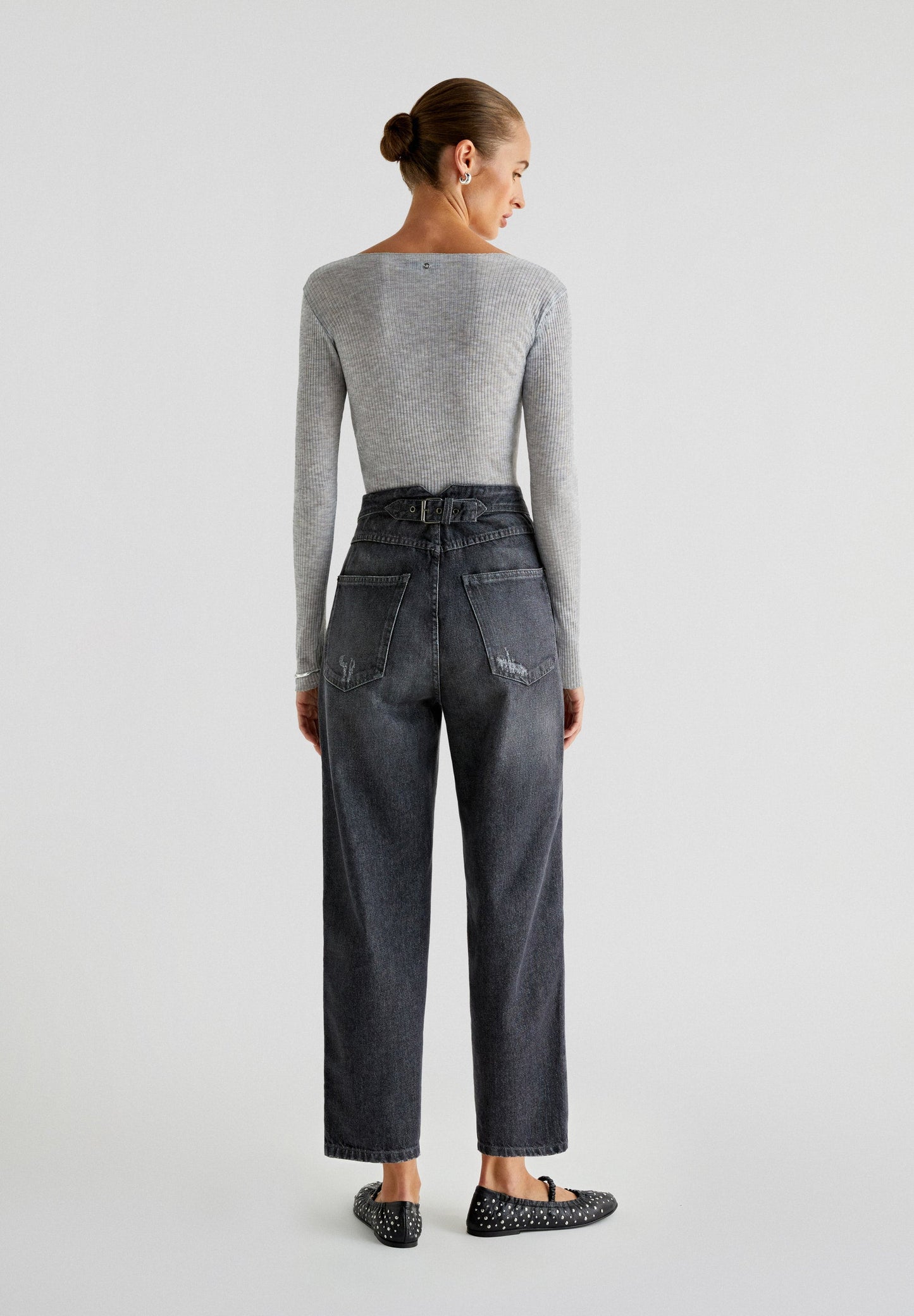 JEANS DIREITOS COM RASGÕES