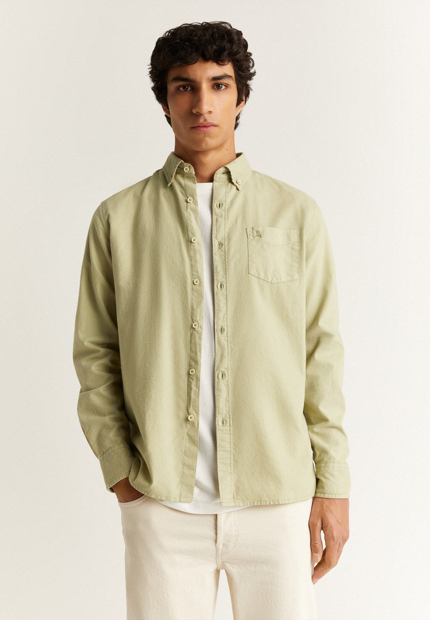 CAMISA COM SKULL DECOTE DE BOTÕES