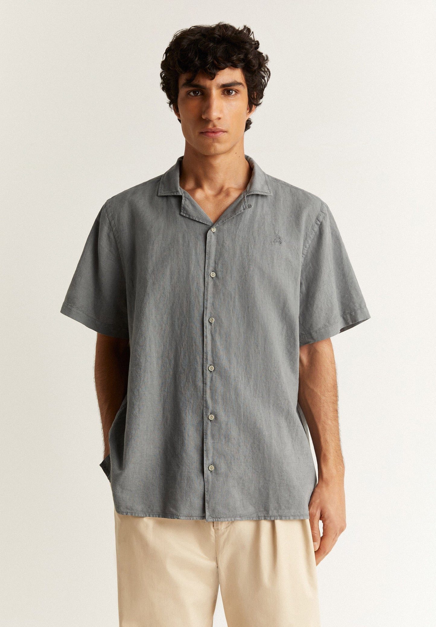 CAMISA DE MANGA CURTA EM LINHO