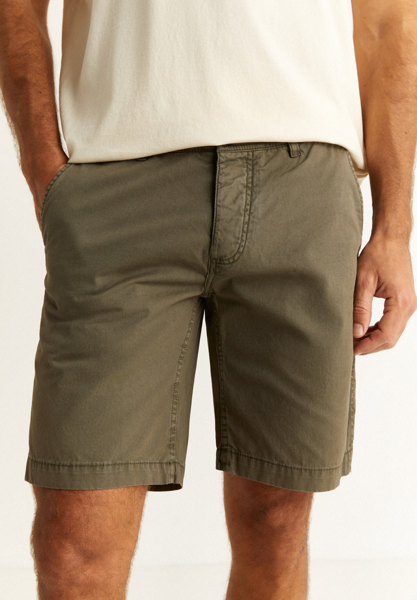 OUTFITTER SHORTS