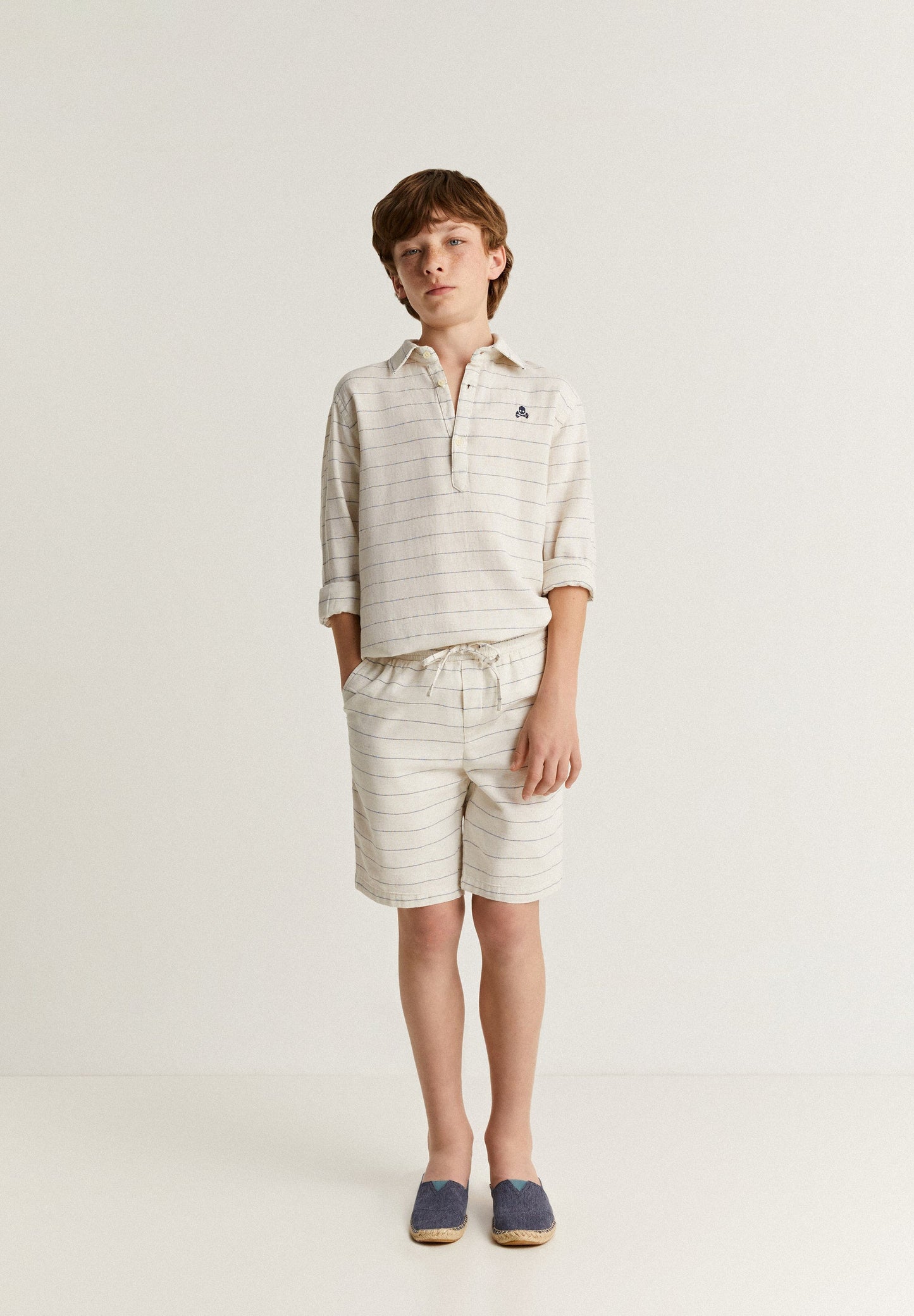 CAMISA POLO ÀS RISCAS FINAS