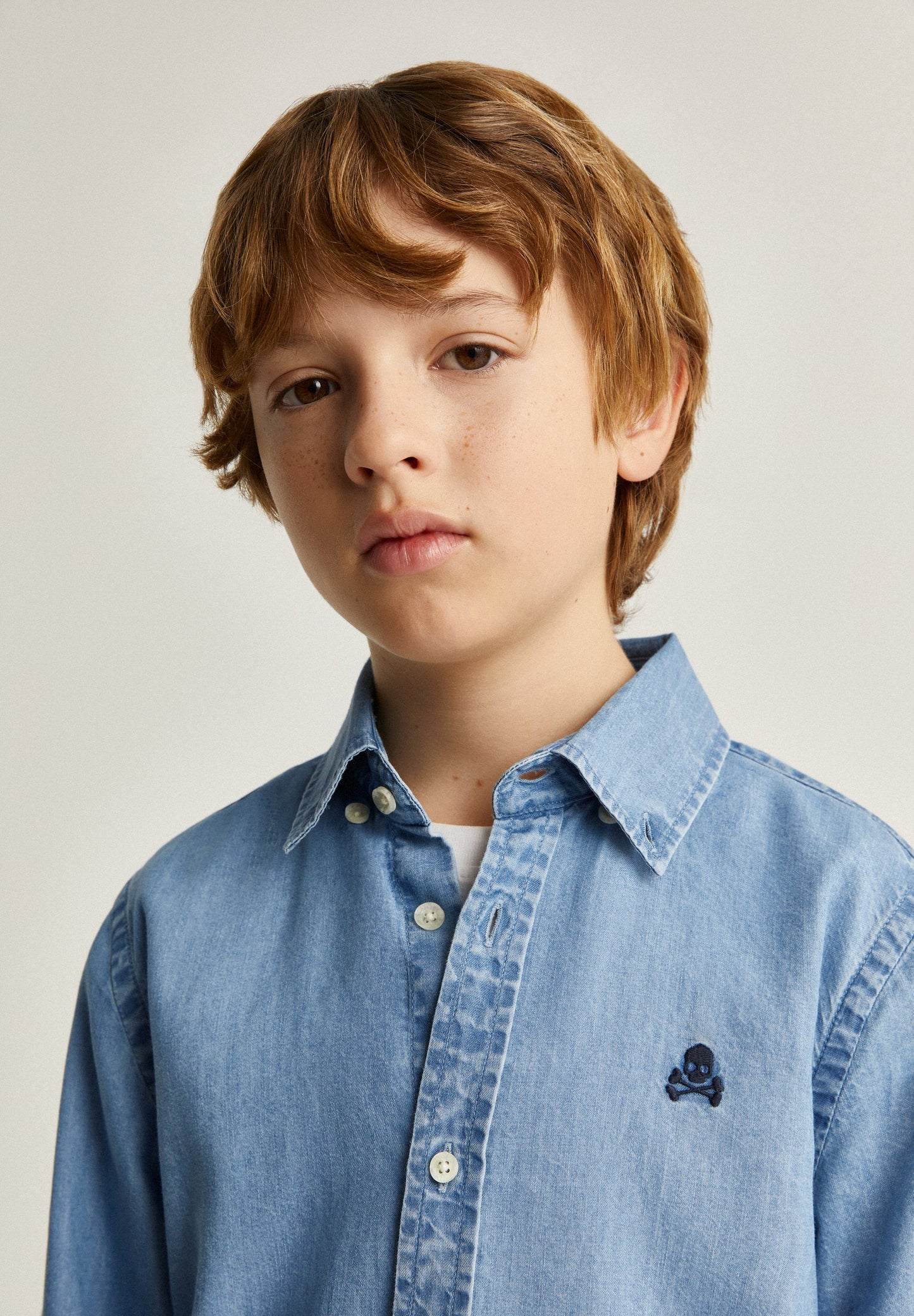 CAMISA DENIM DECOTE COM BOTÕES