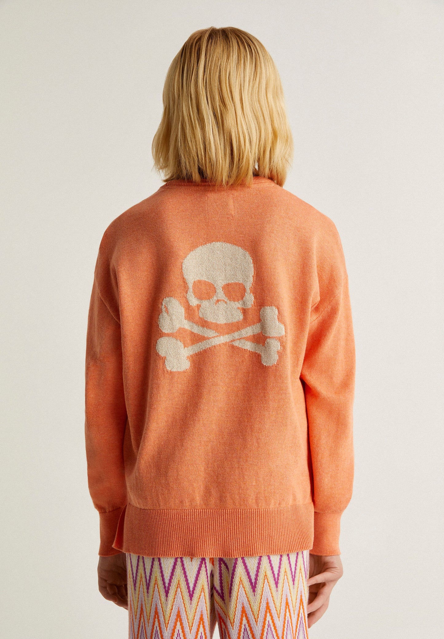 SWEATER SKULL EM CONTRASTE ATRÁS FIO METALIZADO