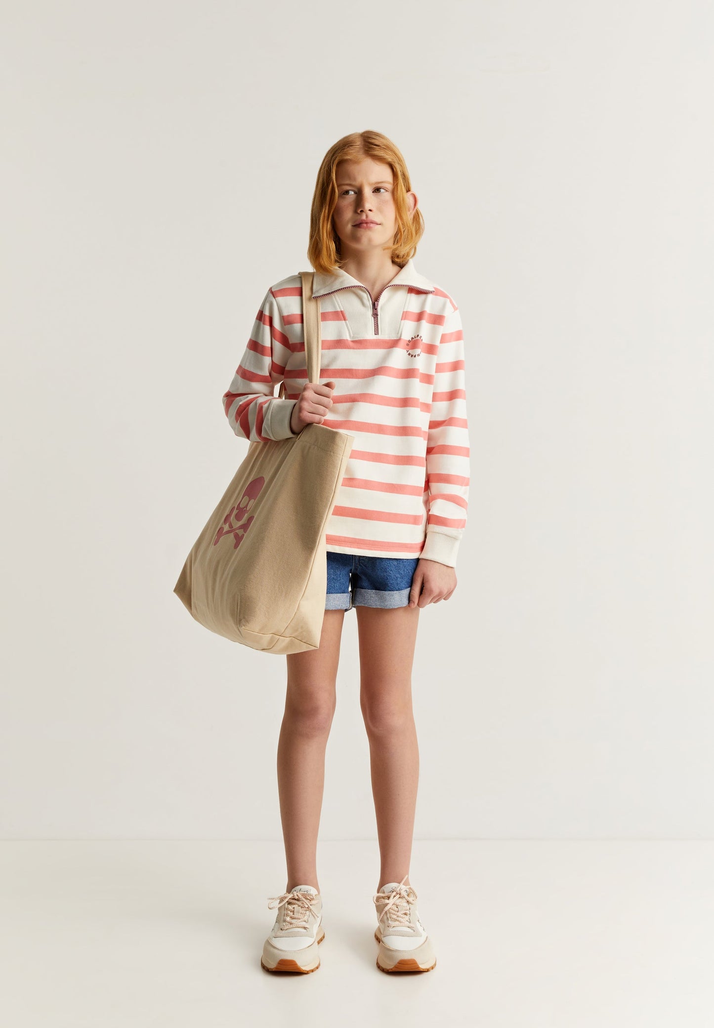 SWEATSHIRT RISCAS PORMENOR ZIP