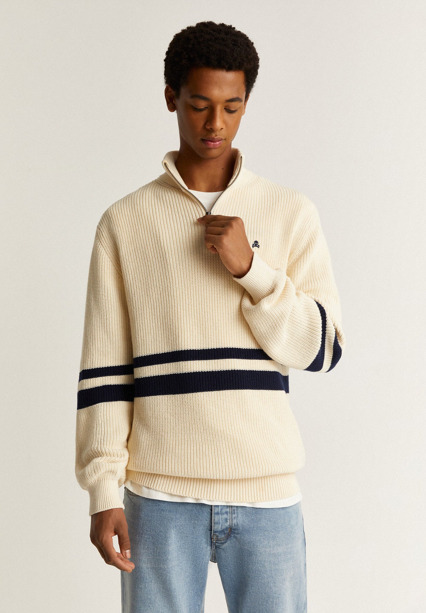 SWEATER ÀS RISCAS COM FECHO DE CORRER