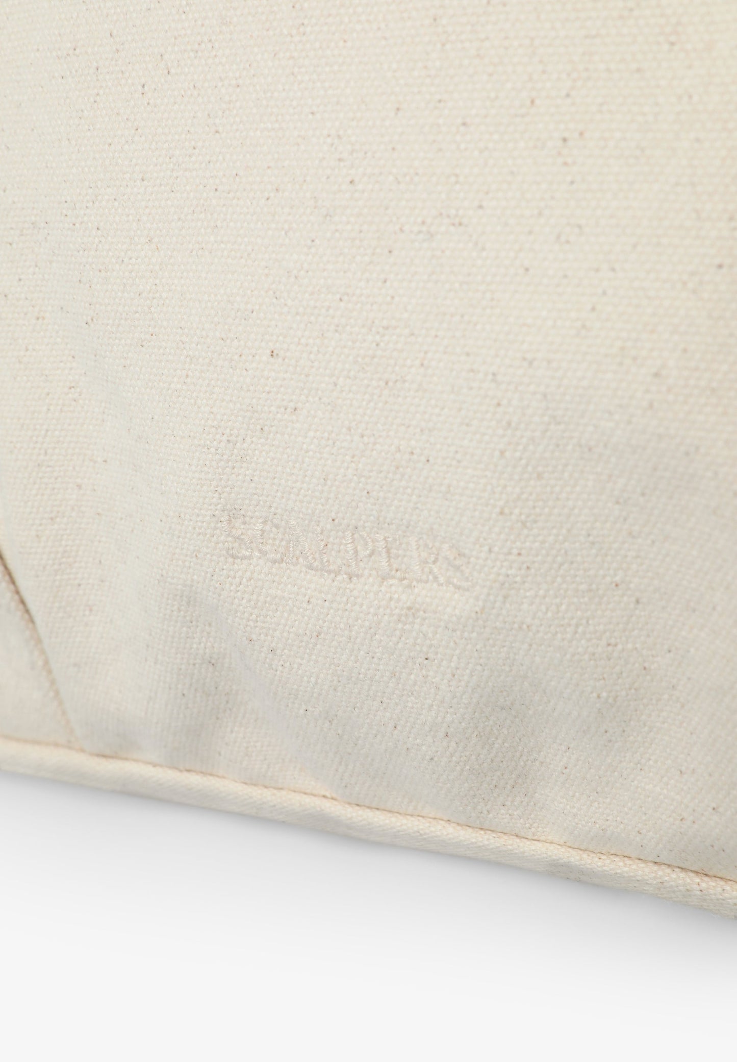 BOLSA COM PORMENORES EM PELE