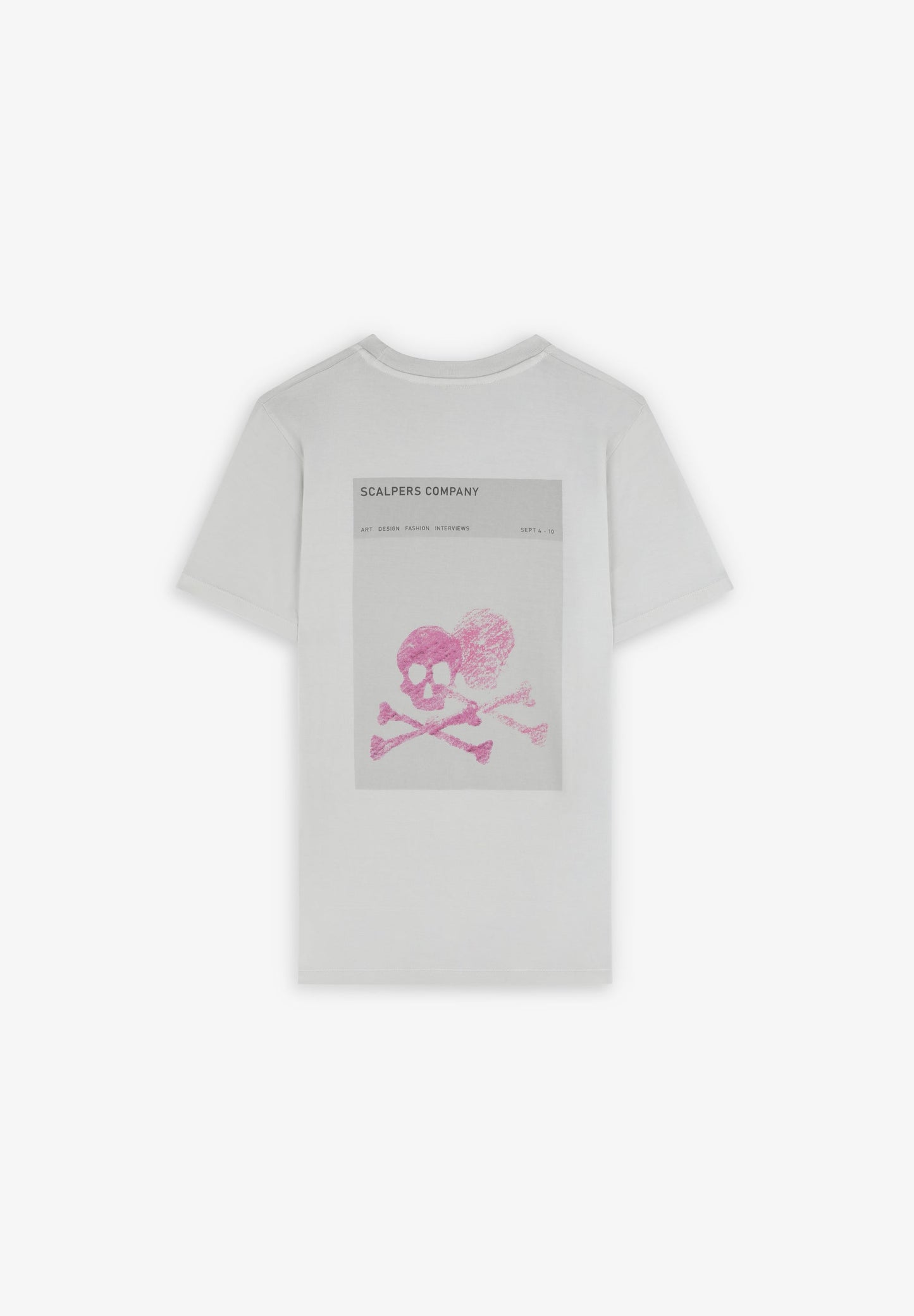 T-SHIRT COM LOGÓTIPO ATRÁS