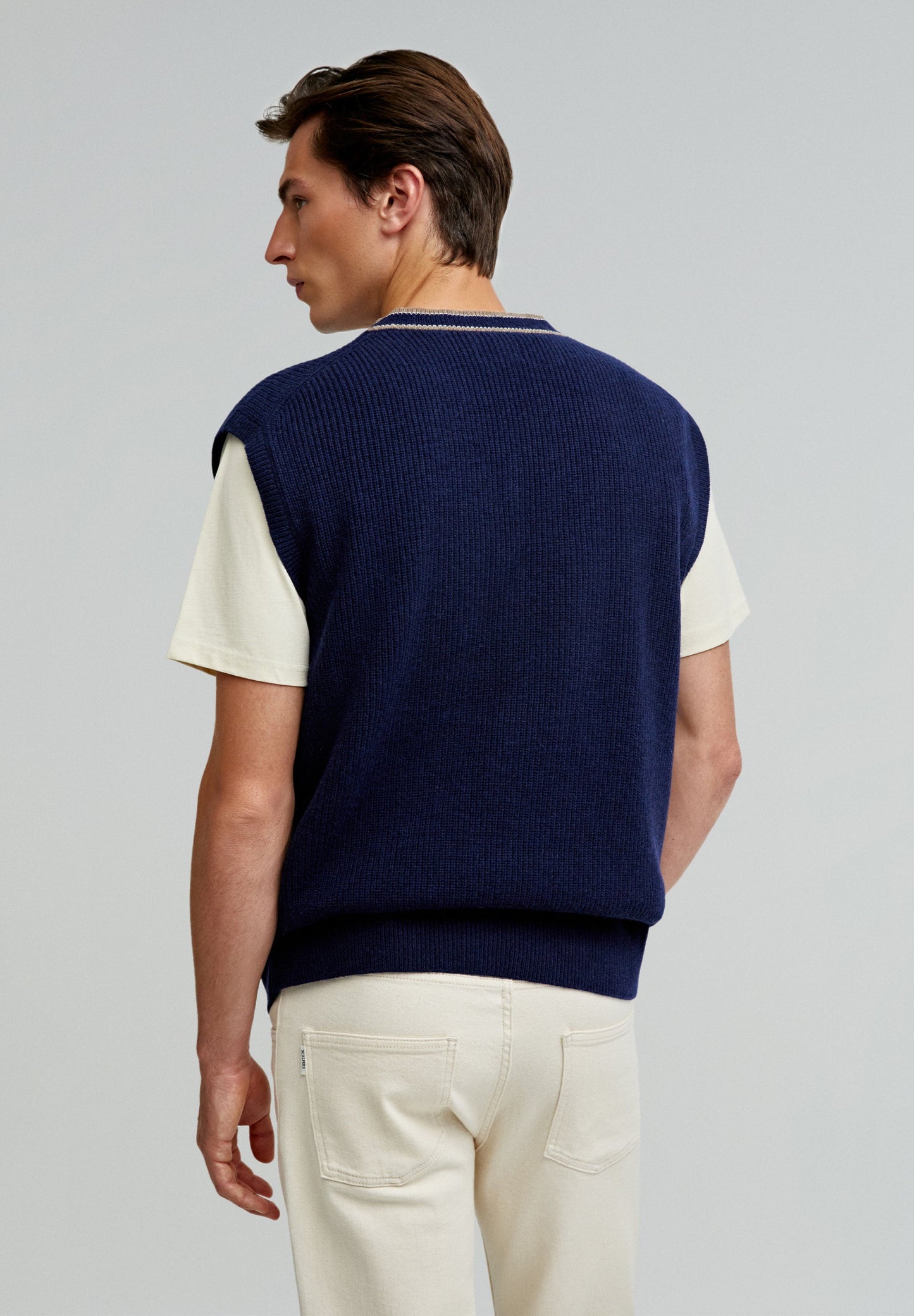 CAMISOLA COM DECOTE EM V DE CONTRASTE