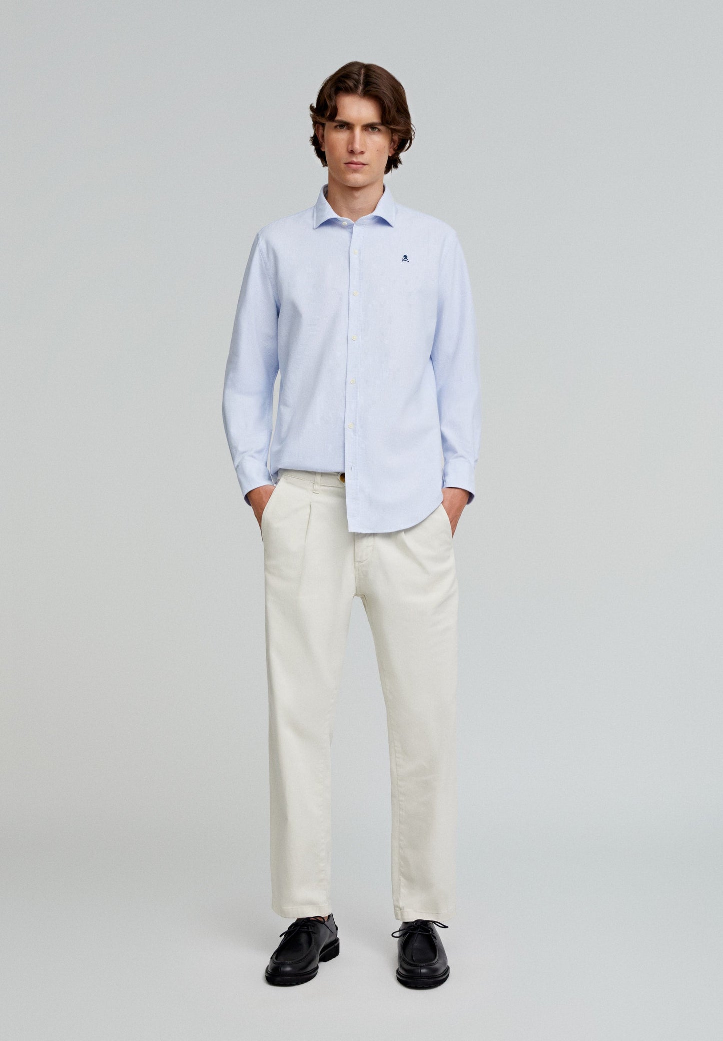 CAMISA OXFORD COM SKULL A CONTRASTAR