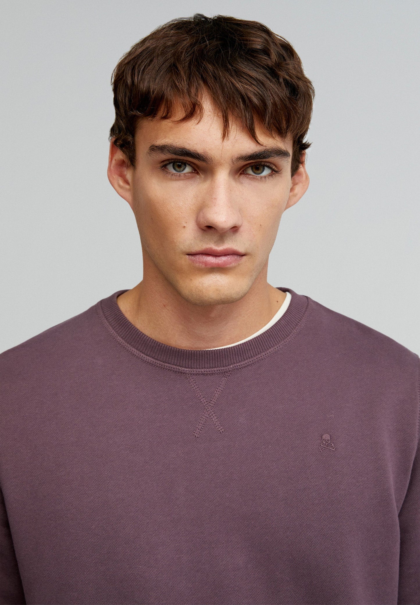 SWEATSHIRT COM SKULL BORDADA
