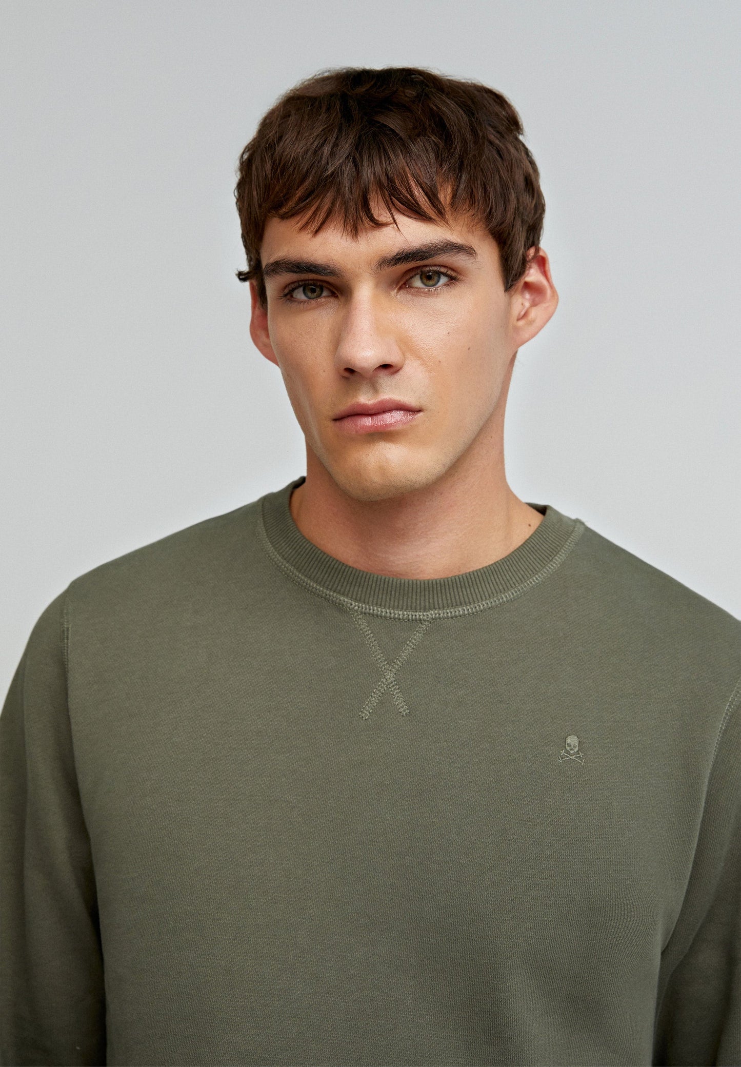 SWEATSHIRT COM SKULL BORDADA