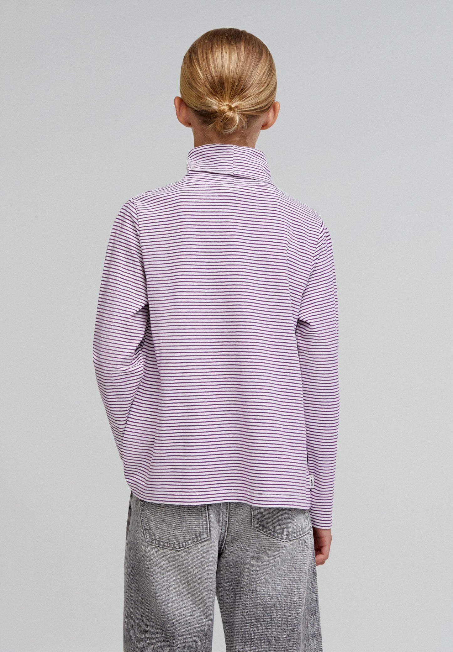 T-SHIRT GOLA ÀS RISCAS