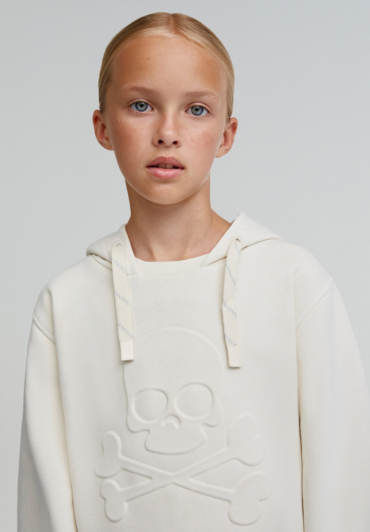 SWEATSHIRT COM SKULL EM RELEVO À FRENTE