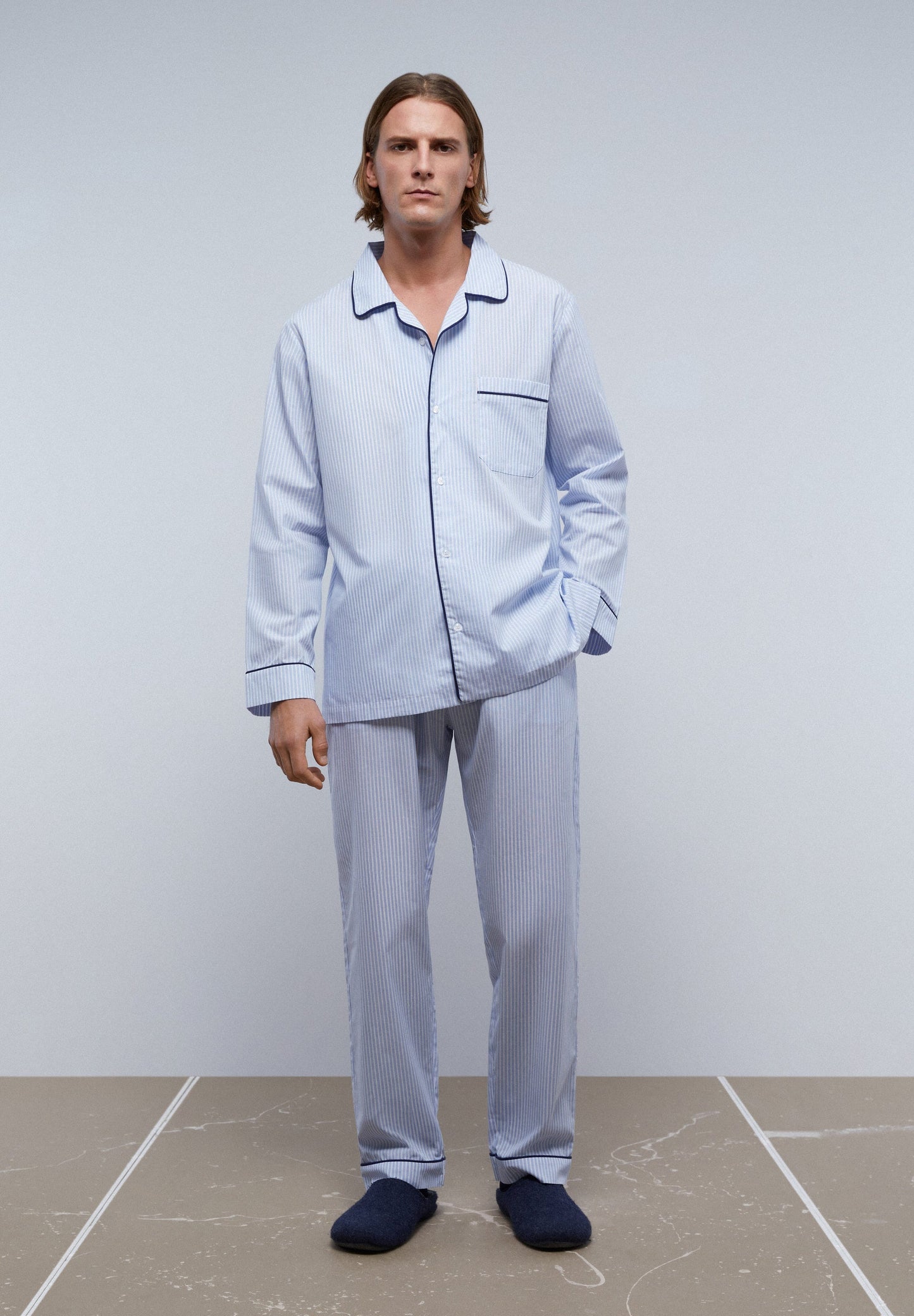 PIJAMA ÀS RISCAS DEBRUADO EM CONTRASTE