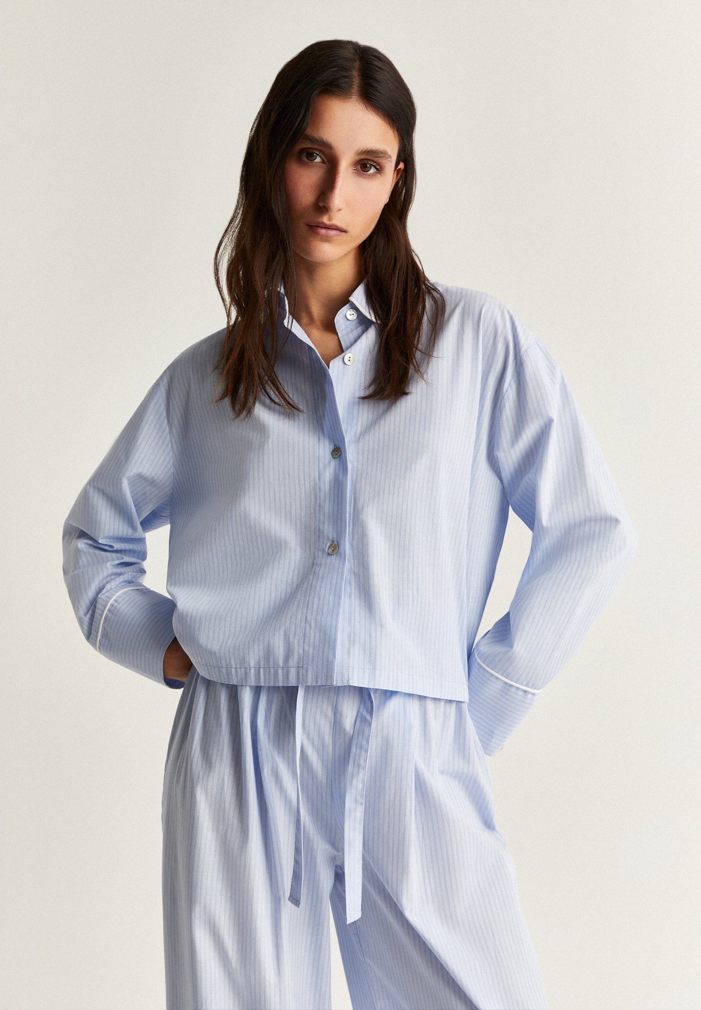 PIJAMA ÀS RISCAS DEBRUADO EM CONTRASTE