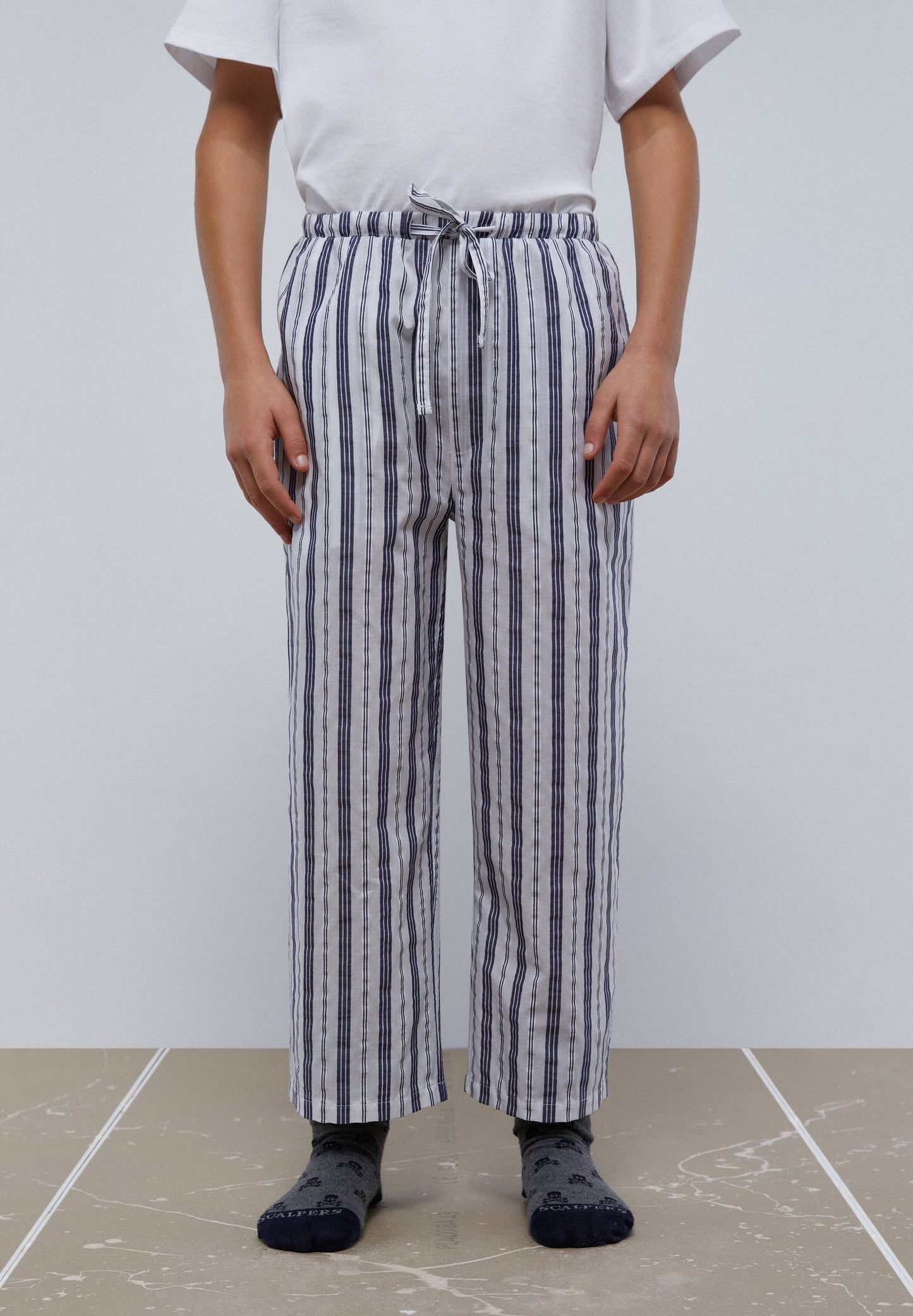 PIJAMA PORMENOR CALÇAS ÀS RISCAS