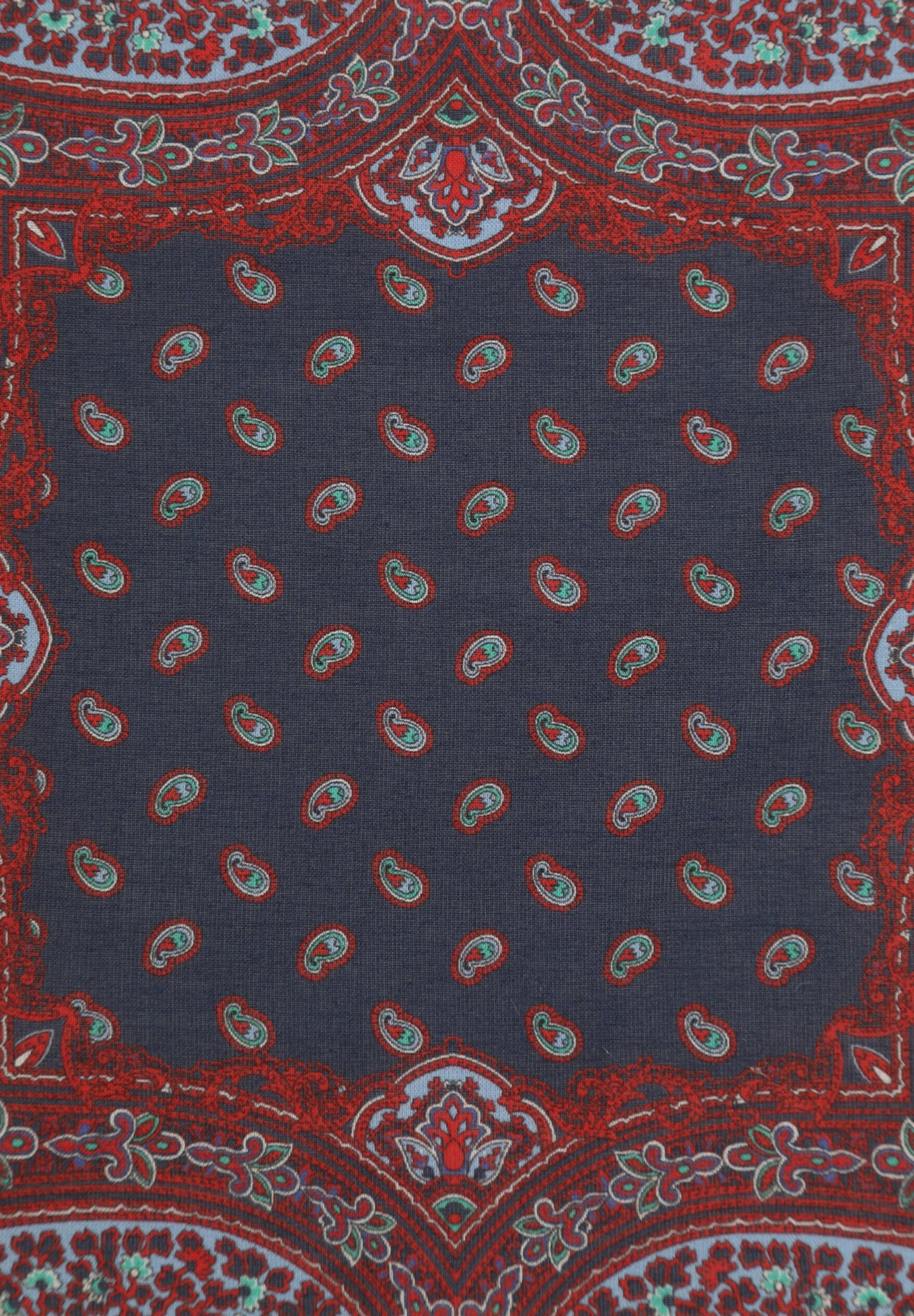 LENÇO DE BOLSO ALGODÃO COM ESTAMPADO PAISLEY